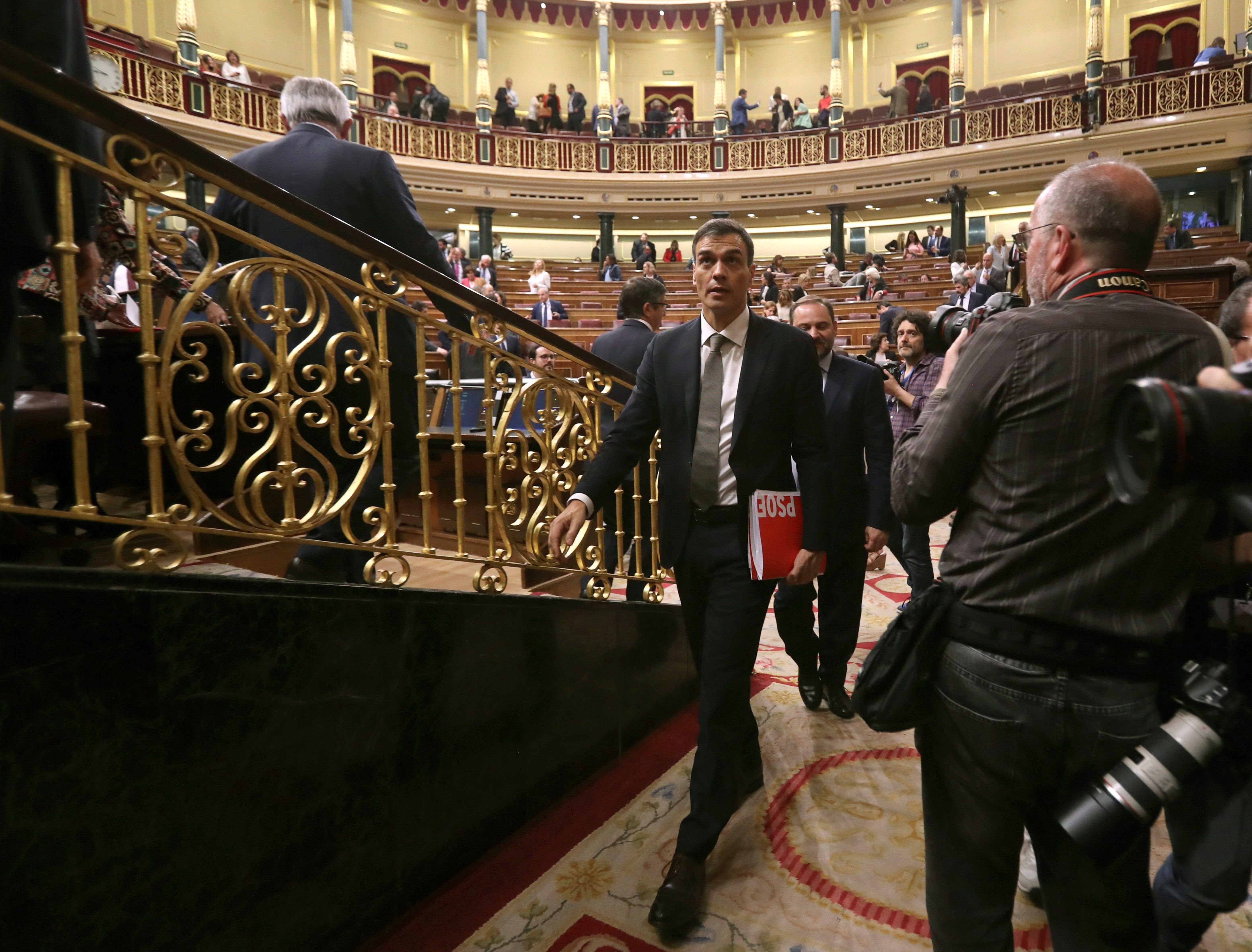 Vídeo: El Congrés crida "Sí que es pot" després de tombar Rajoy