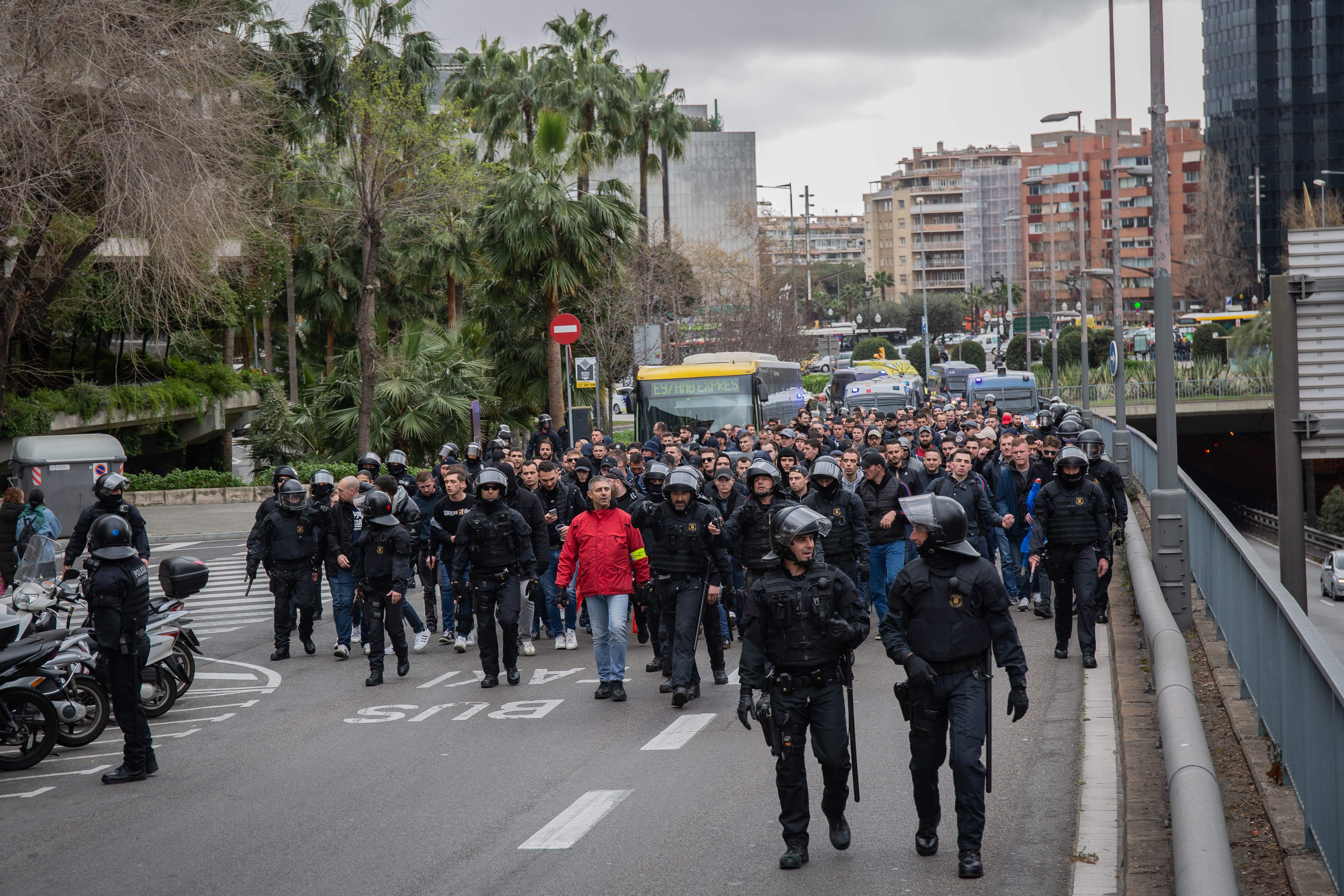 Partit d'alt risc: dispositiu de màxims dels Mossos pels ultres i l'amenaça terrorista al partit Barça-PSG