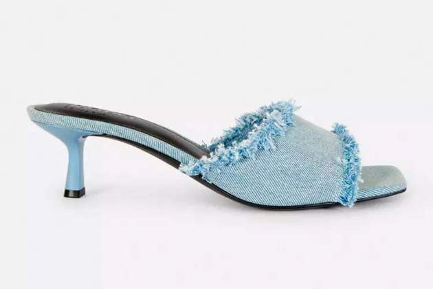 Sandalias vaqueras con tacón chincheta de Rita Ora1 Sandalias vaqueras con tacón chincheta de Rita Ora1