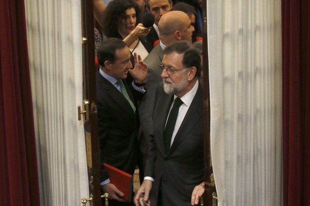 rajoy sale del hemiciclo moción censura EFE