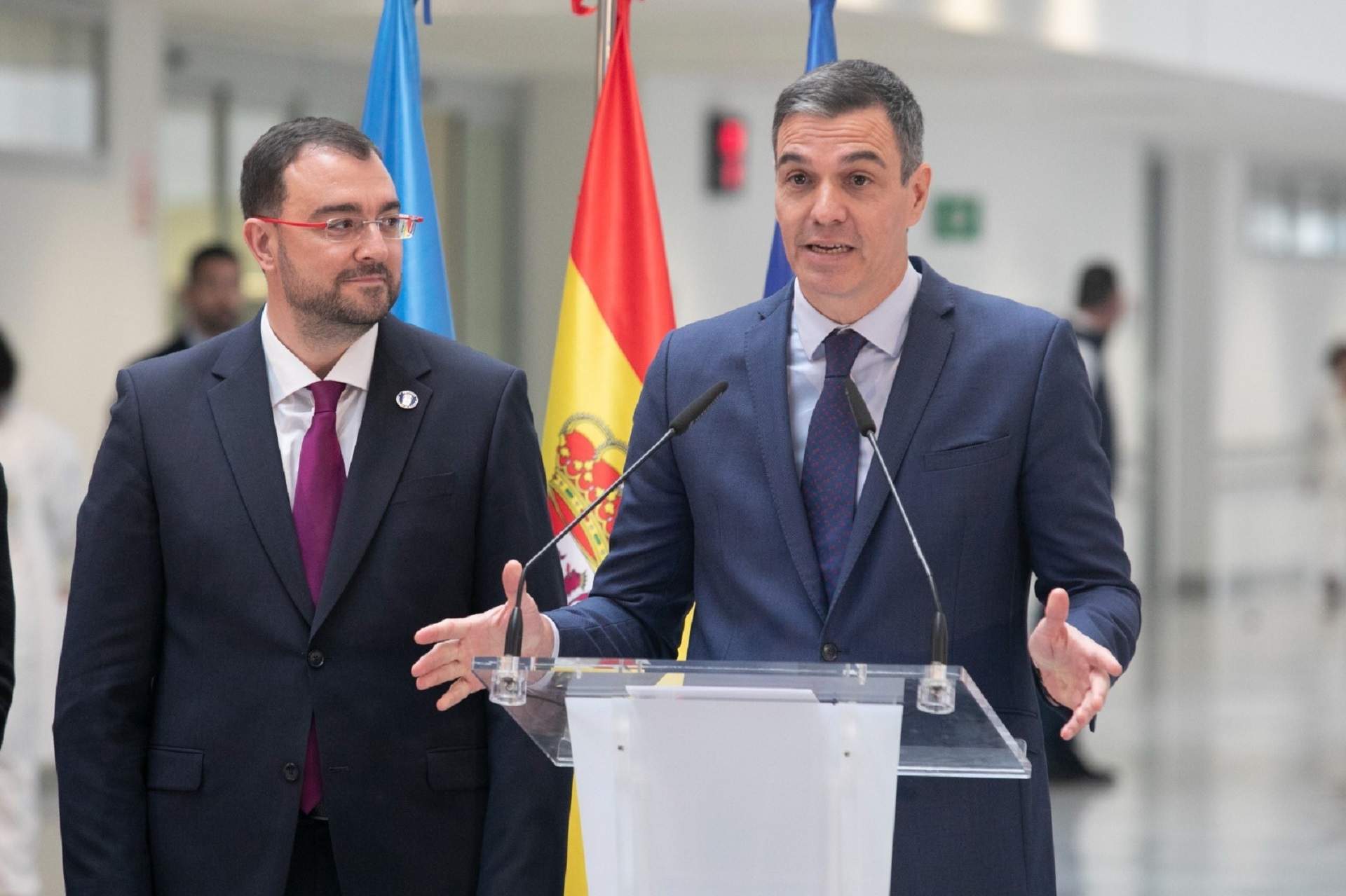 Pedro Sánchez abucheado de nuevo, ahora en Oviedo: "Fuera, no te queremos"