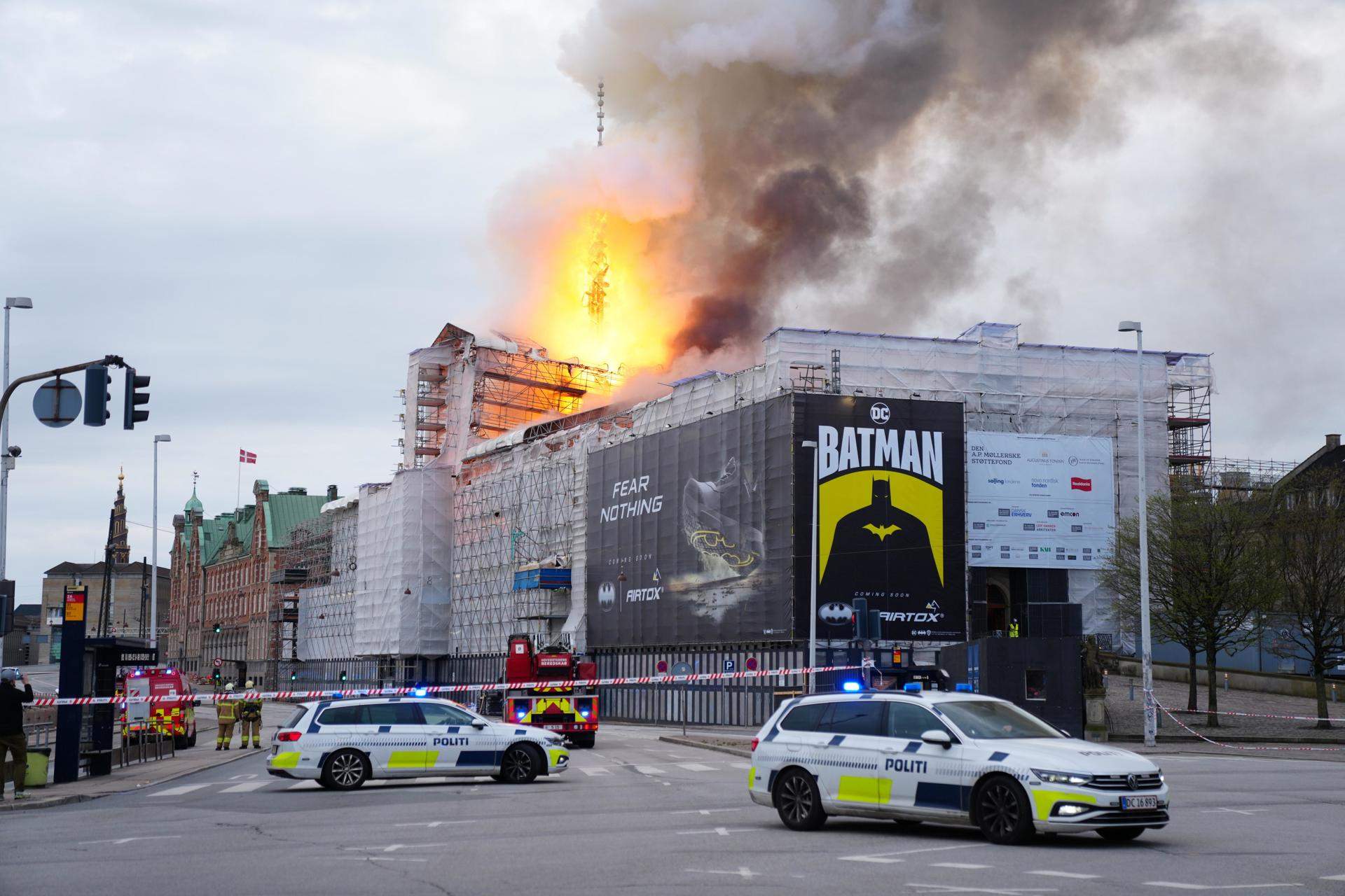 incendio edificio bolsa copenhaguen (2)