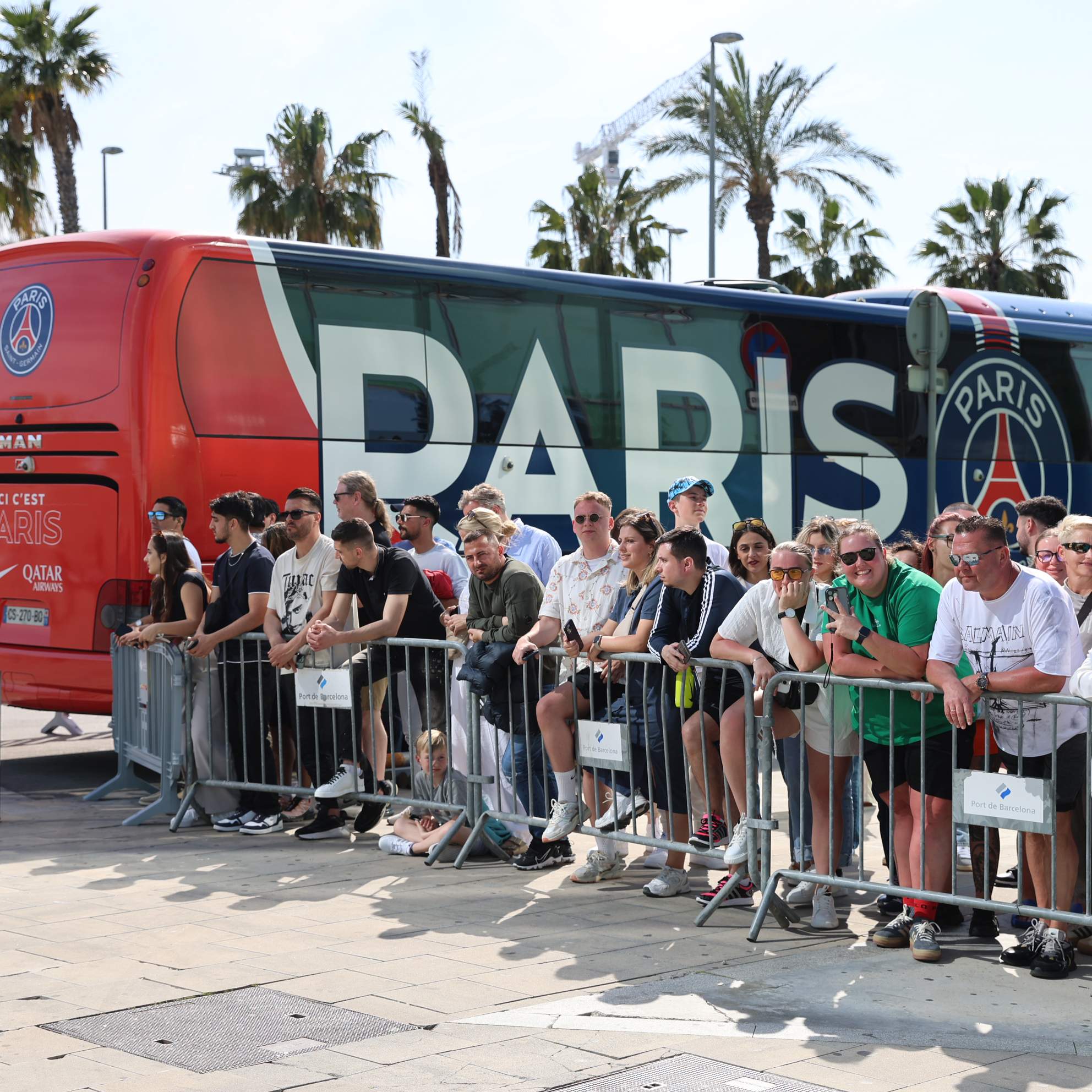 Noche intensa para el PSG en Barcelona: petardos y luces en su hotel de concentración