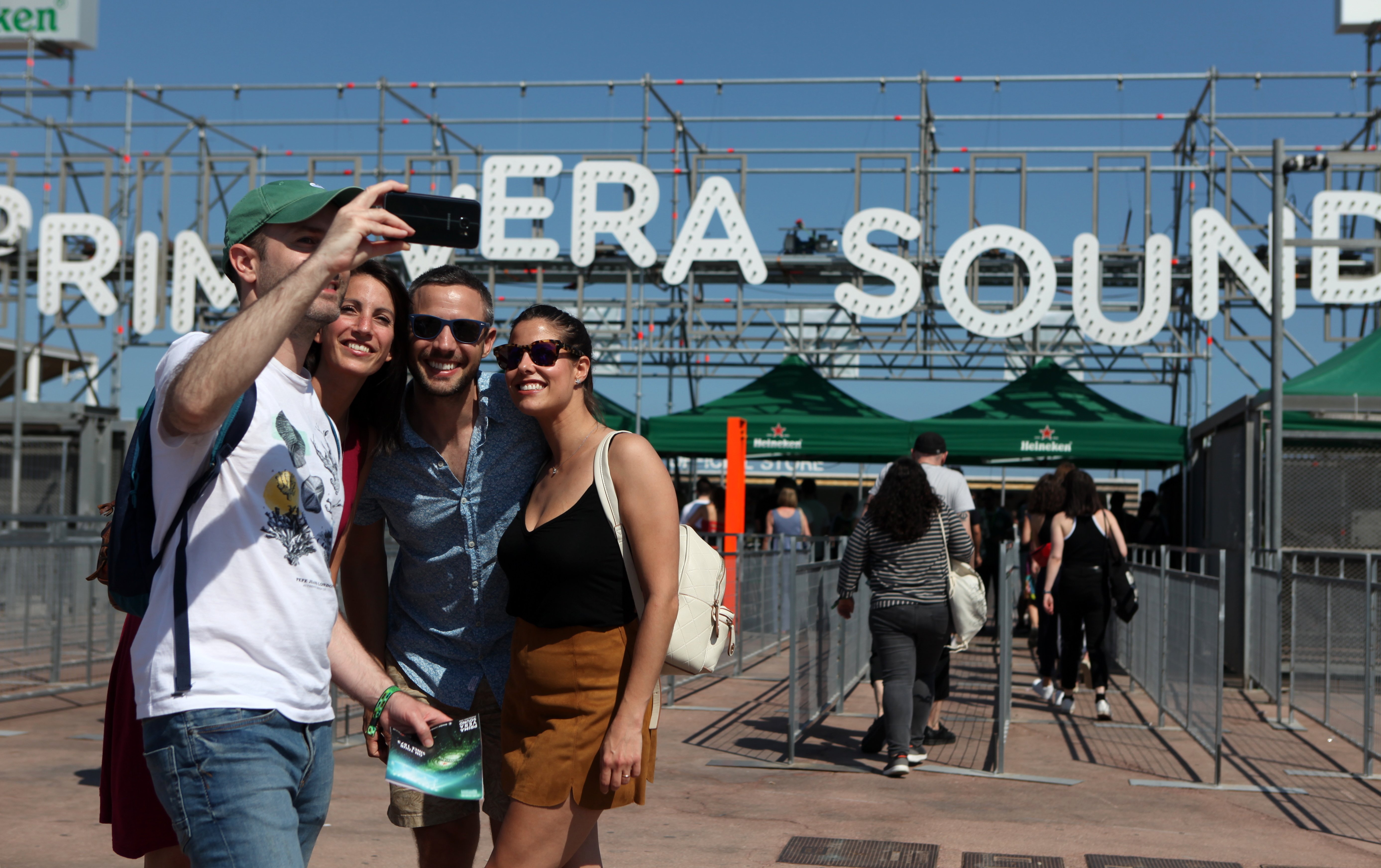 Roben 29 mòbils al Primavera Sound i en detenen l'autor