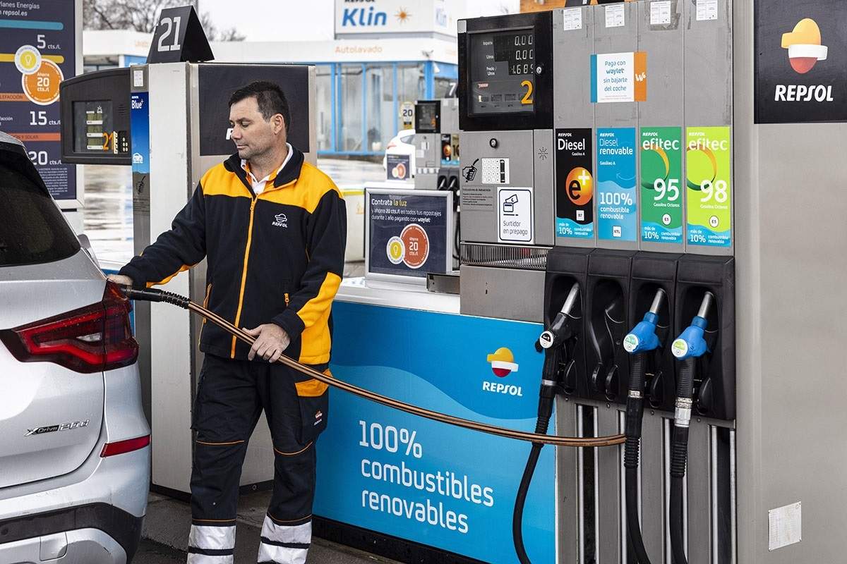 Los mecánicos confirman por qué usar gasolina premium de 98 es como tirar el dinero