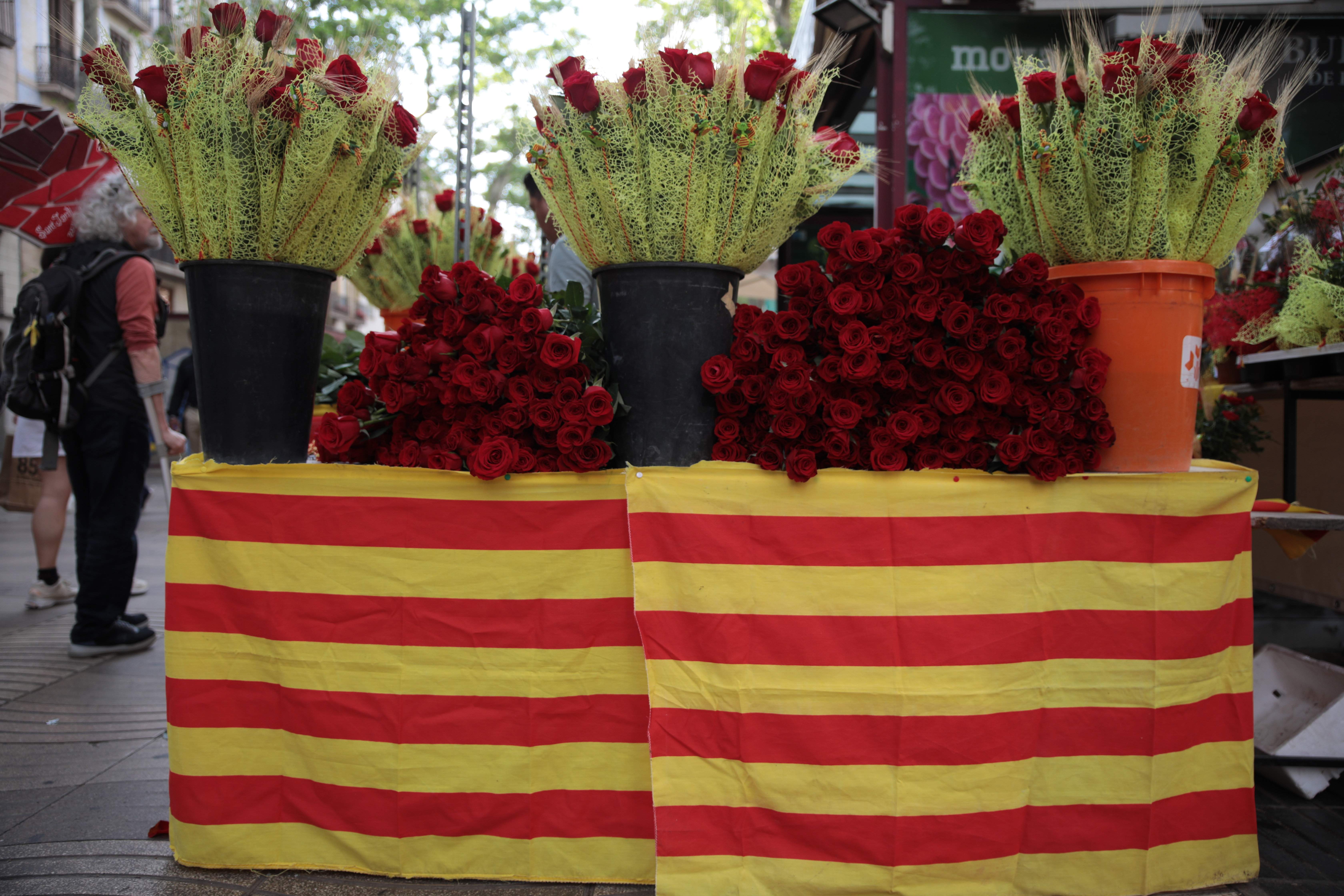 Los catalanes comprarán unos siete millones de rosas por Sant Jordi, un 20% más, según Mercabarna