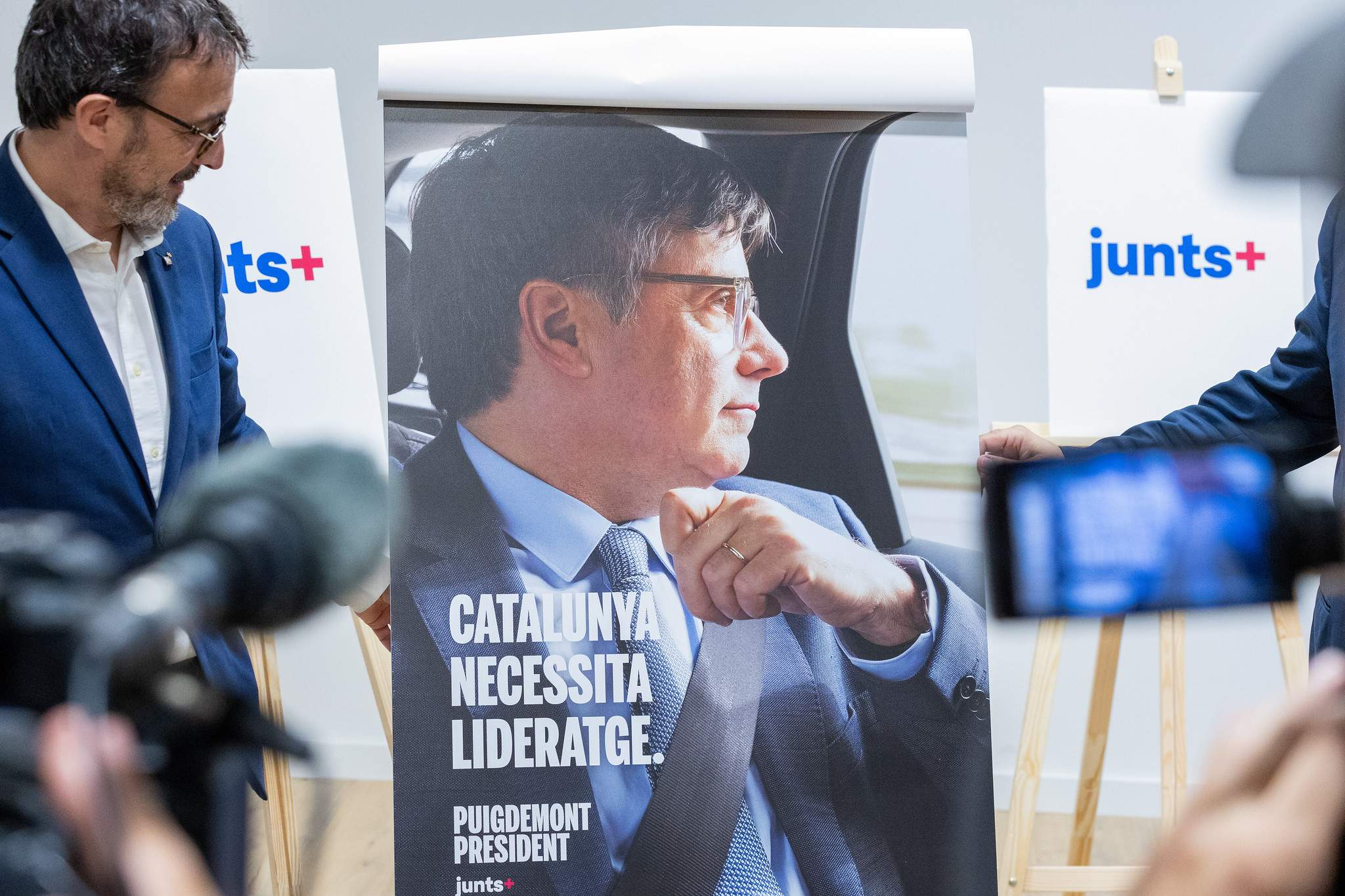 Puigdemont concurre a las elecciones con el lema "Catalunya necesita liderazgo"