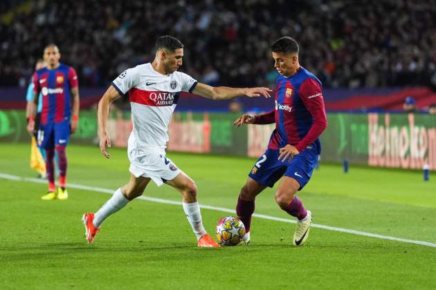 Joao Cancelo siendo defendido por Achraf Hakimi durante el Barça - PSG / Foto: EFE Joao Cancelo siendo defendido por Achraf Hakimi durante el Barça - PSG / Foto: EFE