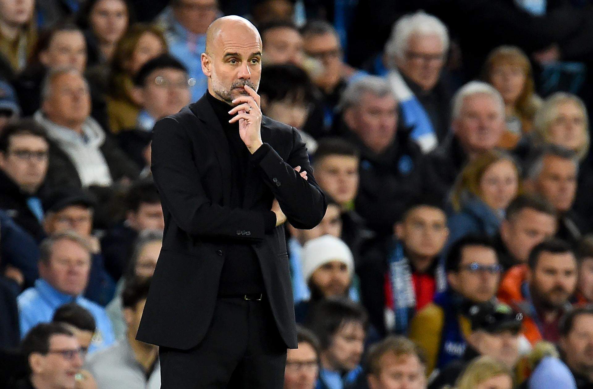 Pep Guardiola pensativo Manchester City / Foto: EFE