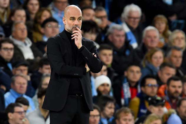 Pep Guardiola pensatiu Manchester City