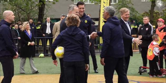 Jordi Cruyff y Frank Rijkaard con Felipe X