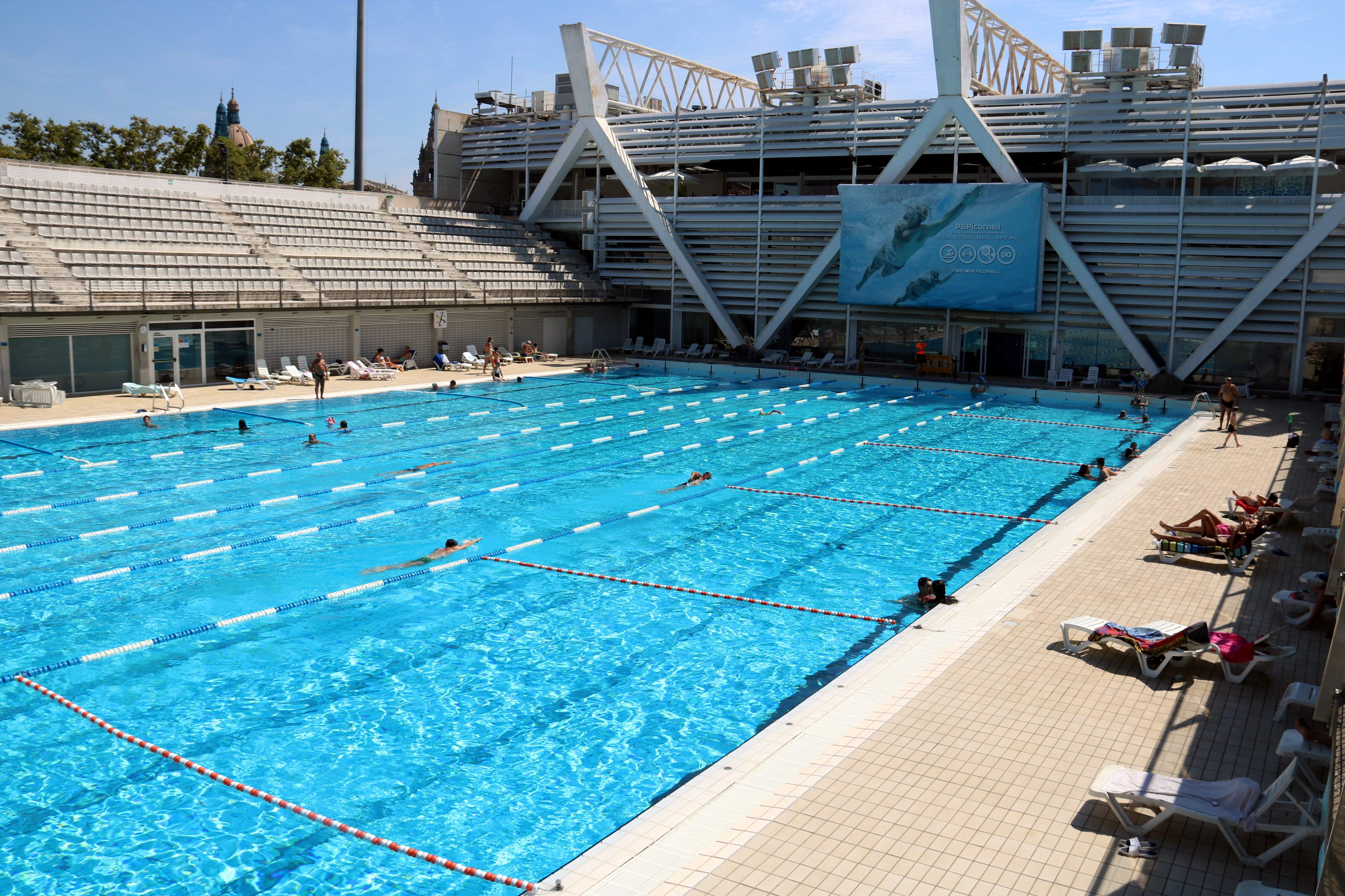 L’Ajuntament de Barcelona declararà refugi climàtic les piscines públiques perquè obrin a l'estiu