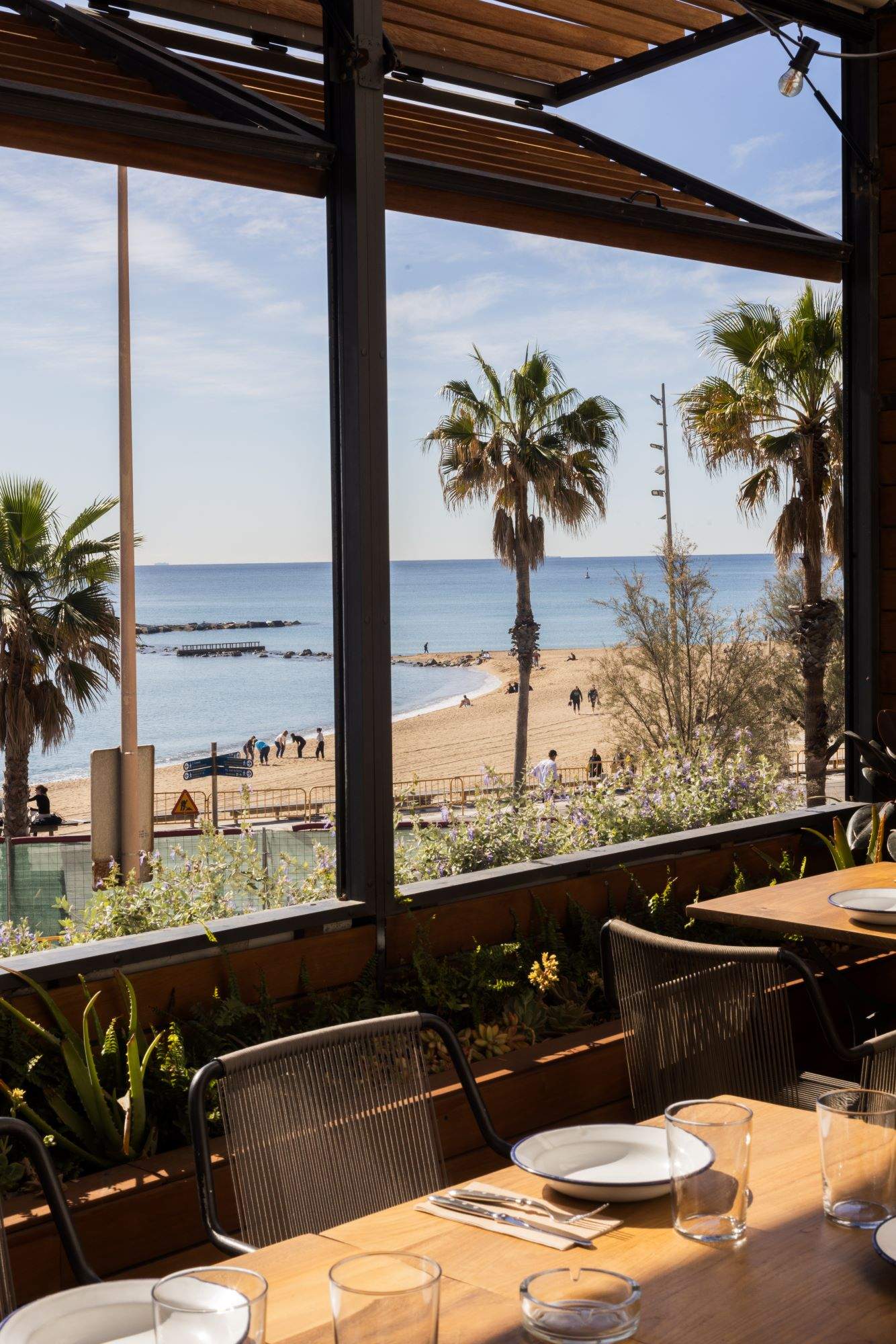 Una barraca con vistas al mar: pescado y arroz de primera en este restaurante de Barcelona