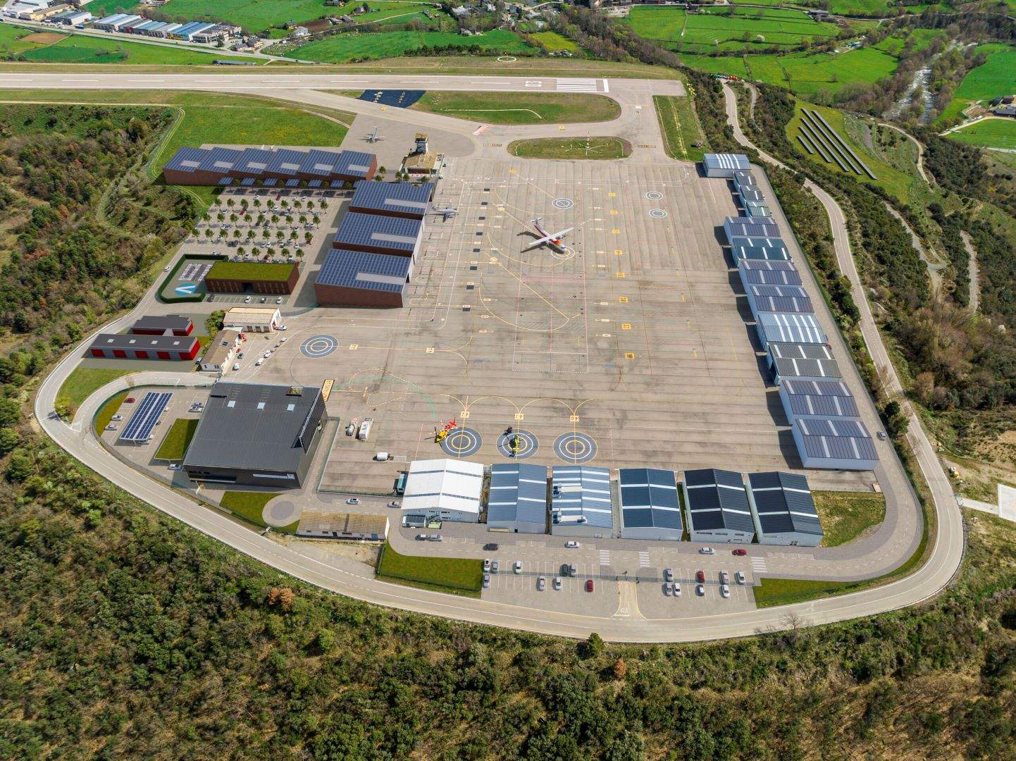 L'aeroport d'Andorra - La Seu d'Urgell preveu una ampliació amb una nova zona per a 9 hangars
