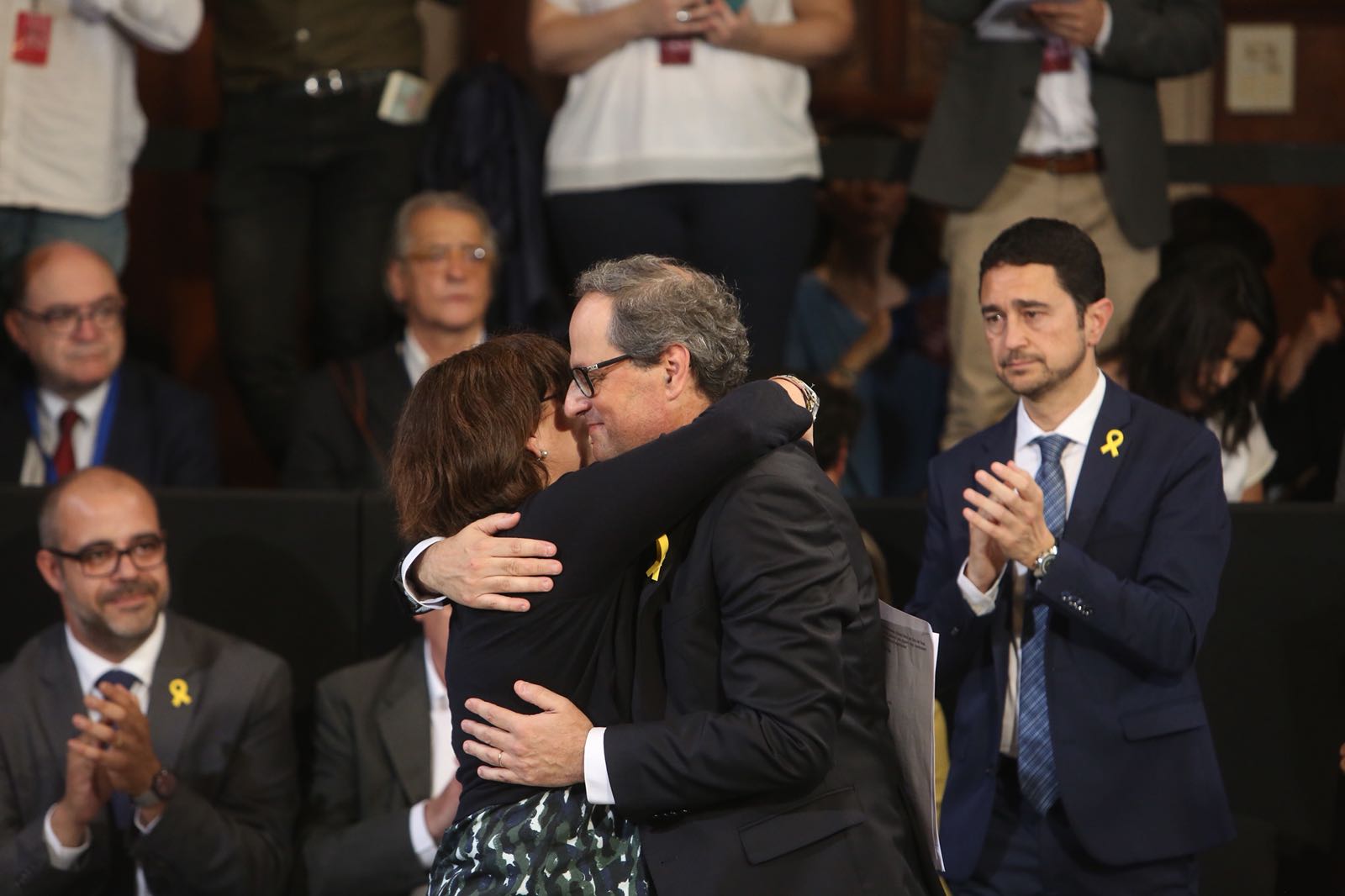 Catalan government takes power and ends 155 with homage to prisoners and exiles
