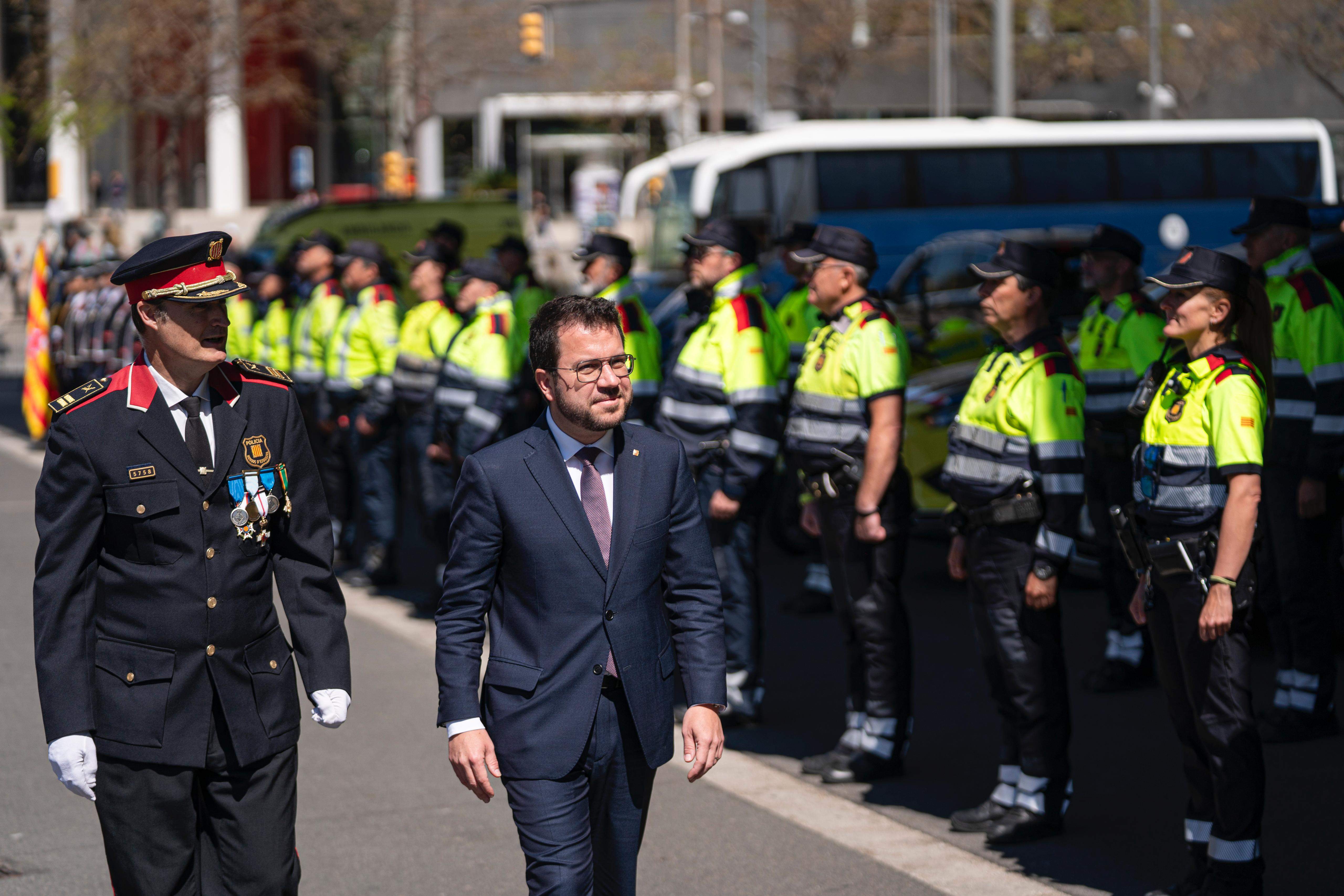 El jefe de los Mossos avisa en las Esquadres que se necesitan cambios para revertir el auge de la criminalidad