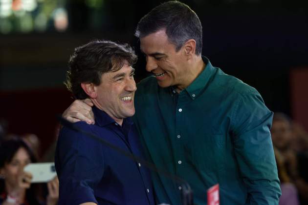 Pedro Sanchez Eneko Andueza campanya eleccions pais basc / EFE Pedro Sanchez Eneko Andueza campanya eleccions pais basc / EFE