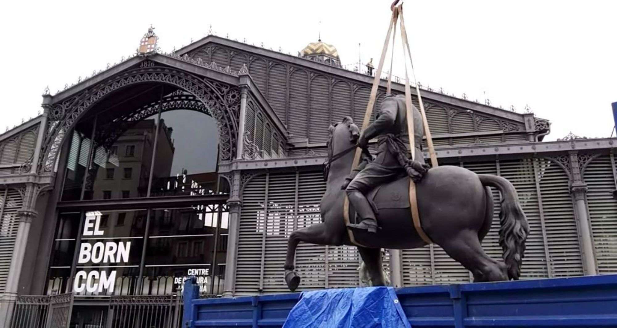 Historiadores y víctimas aprueban las estatuas de Franco en el Born