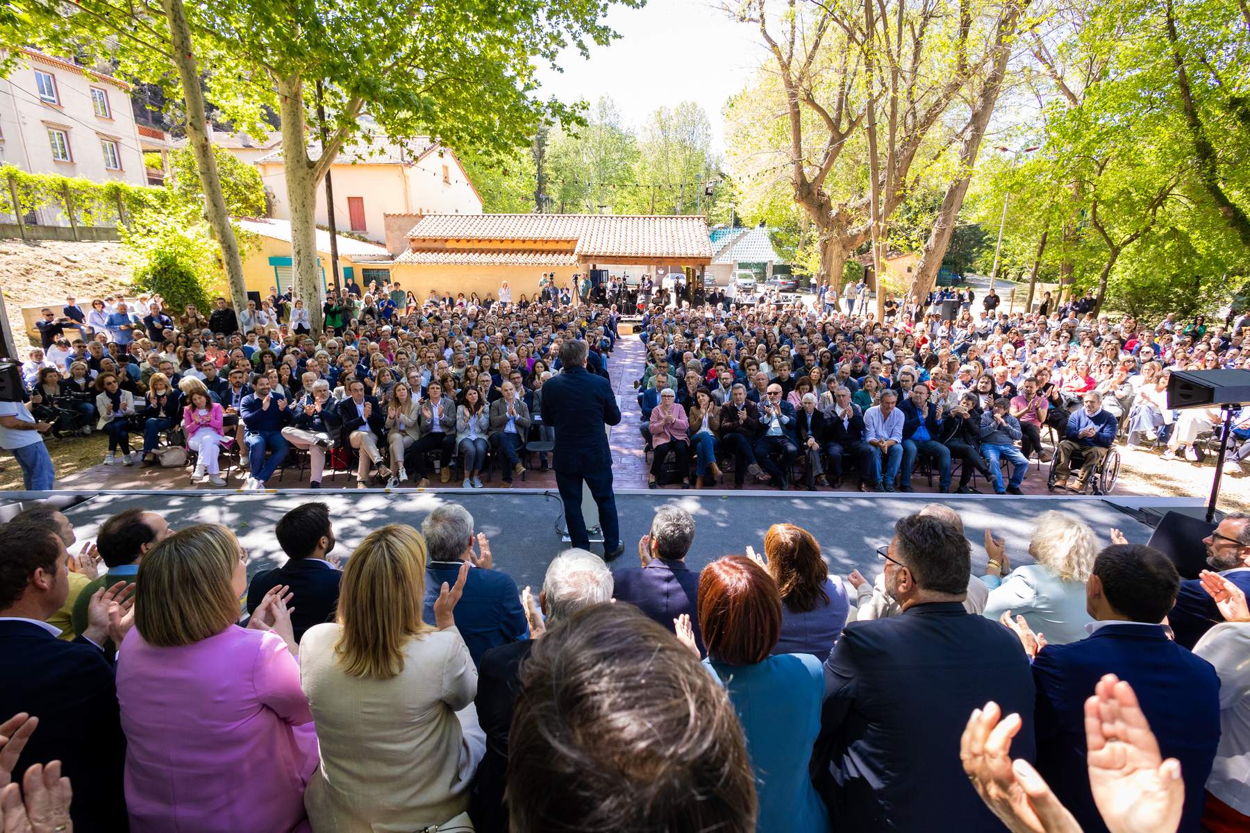 Carles Puigdemont, envoltat d'alcaldes i regidors a la comarca del Vallespir / Junts Carles Puigdemont, envoltat d'alcaldes i regidors a la comarca del Vallespir / Junts
