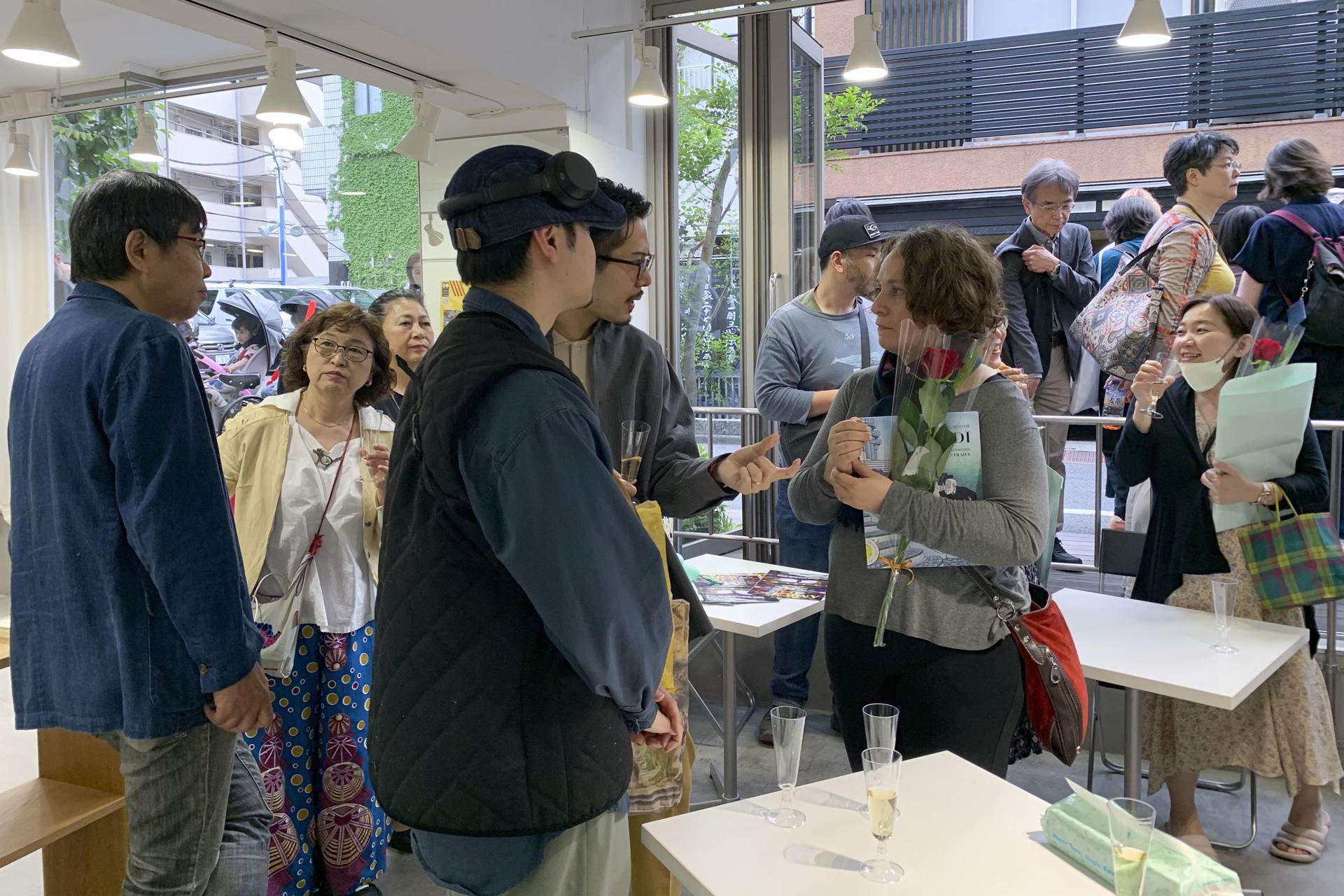 Sant Jordi arriba al Japó: un centenar de persones celebren la diada a Tòquio