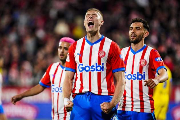 Artem Dovbyk celebrant el seu gol davant del Cadis / Foto:EFE