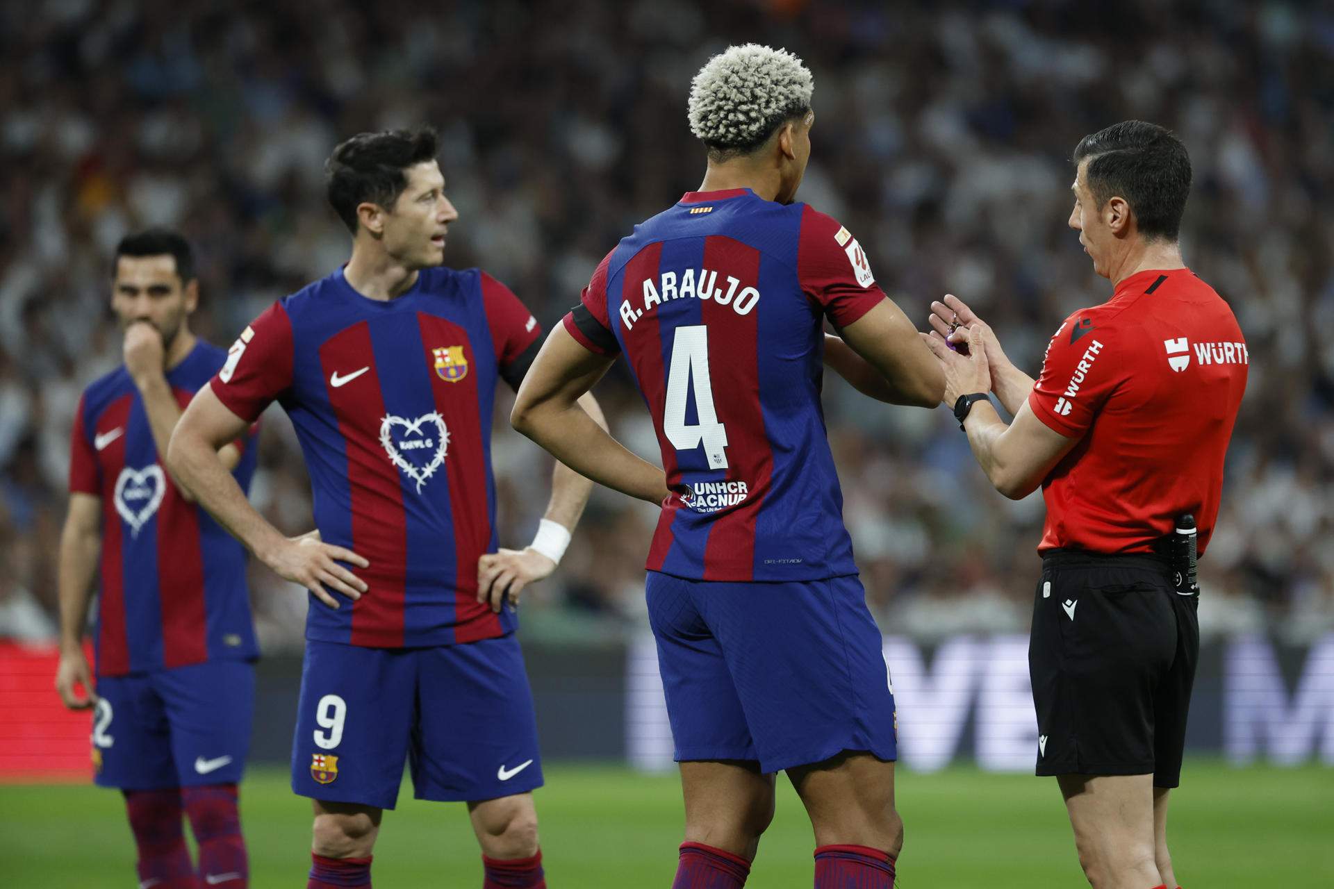 El Barça demana 2 jugadors per deixar anar Ronald Araújo en una operació de 100 milions