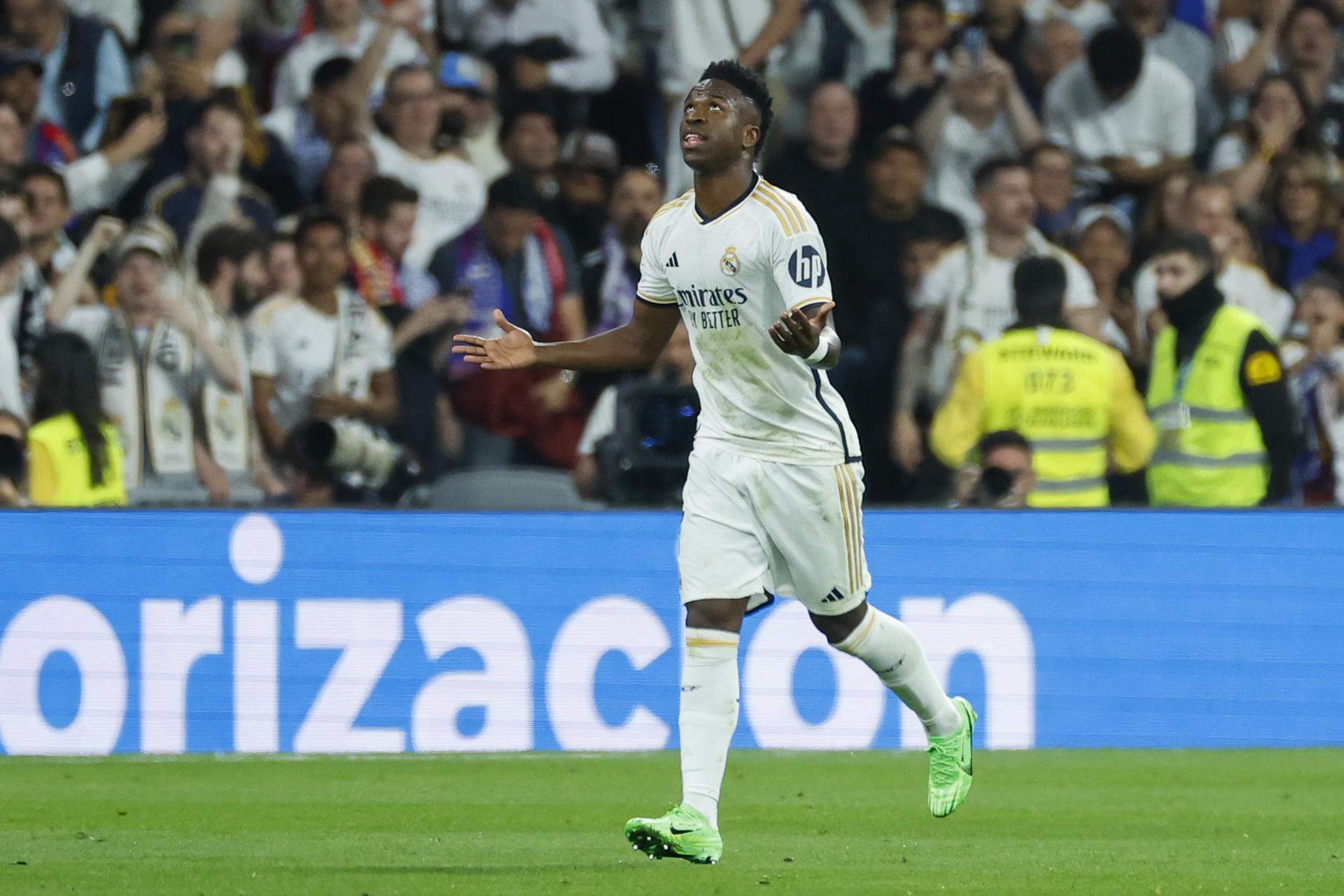 Vinícius pide 1 año a Al-Khelaïfi para negociar con el PSG