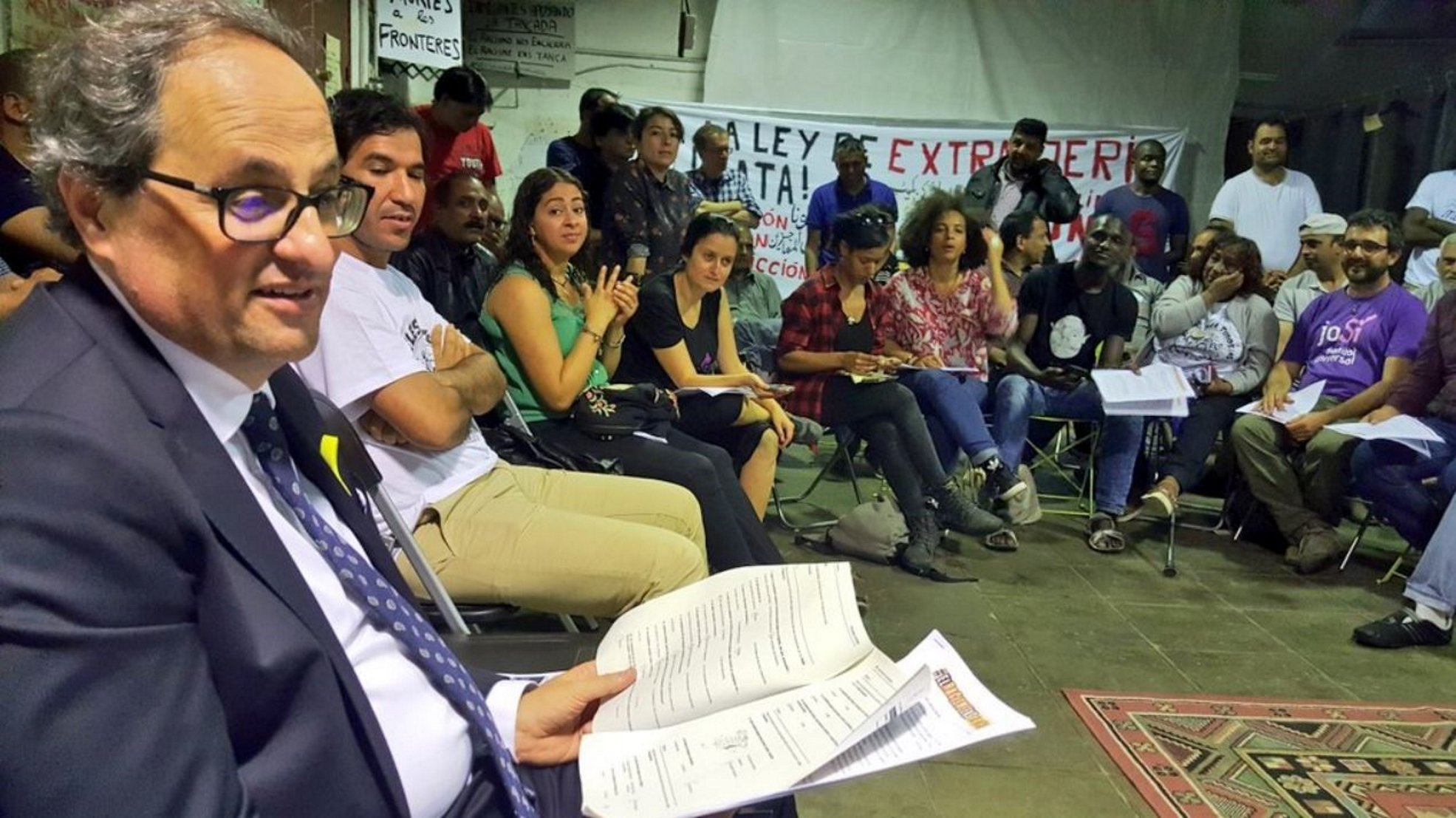 El primer acte de Torra després de fer Govern: visita a una tancada d'immigrants