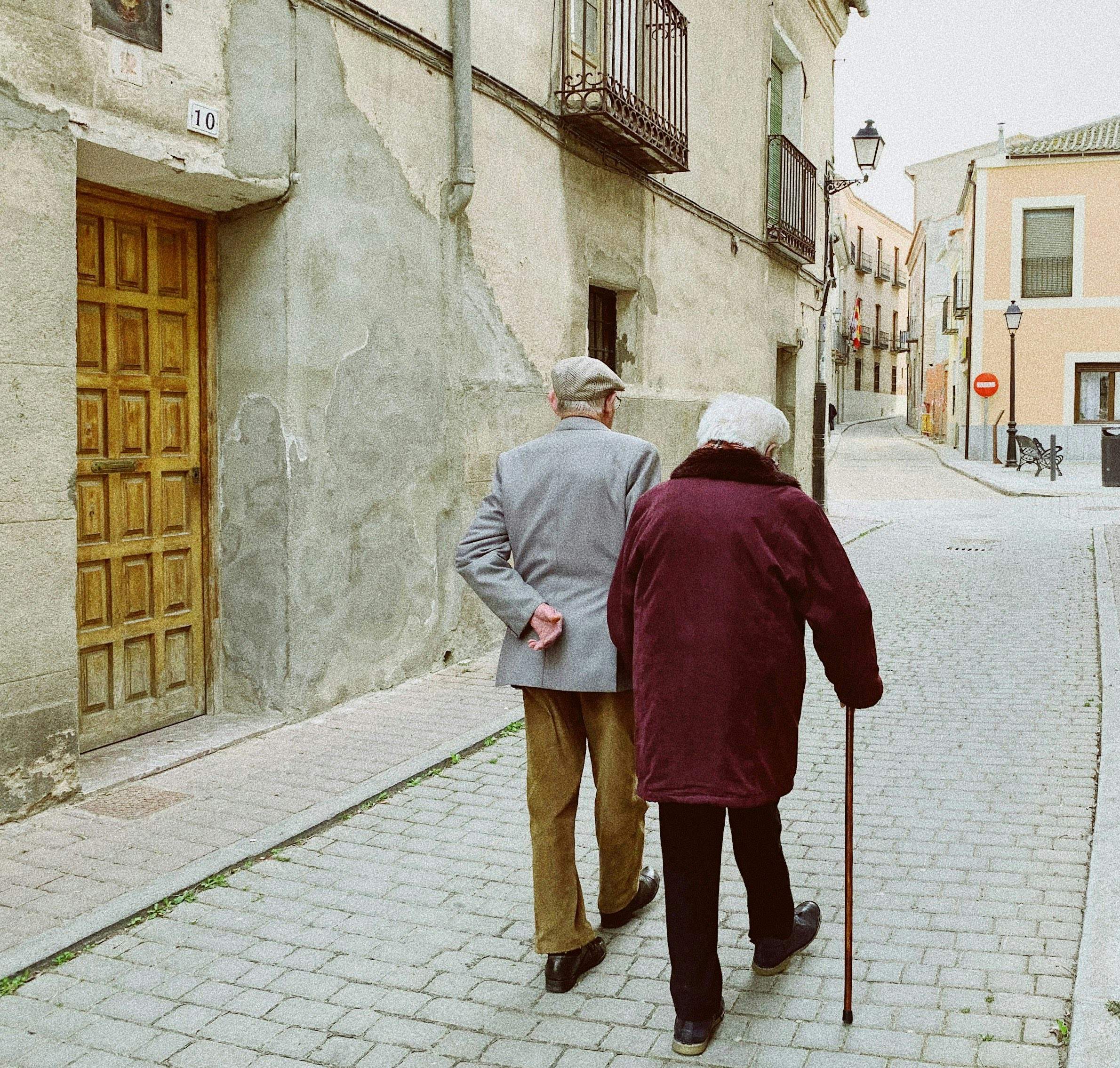 España tiene la mayor esperanza de vida de Europa: tres de cada diez fallecidos tienen más de 90 años