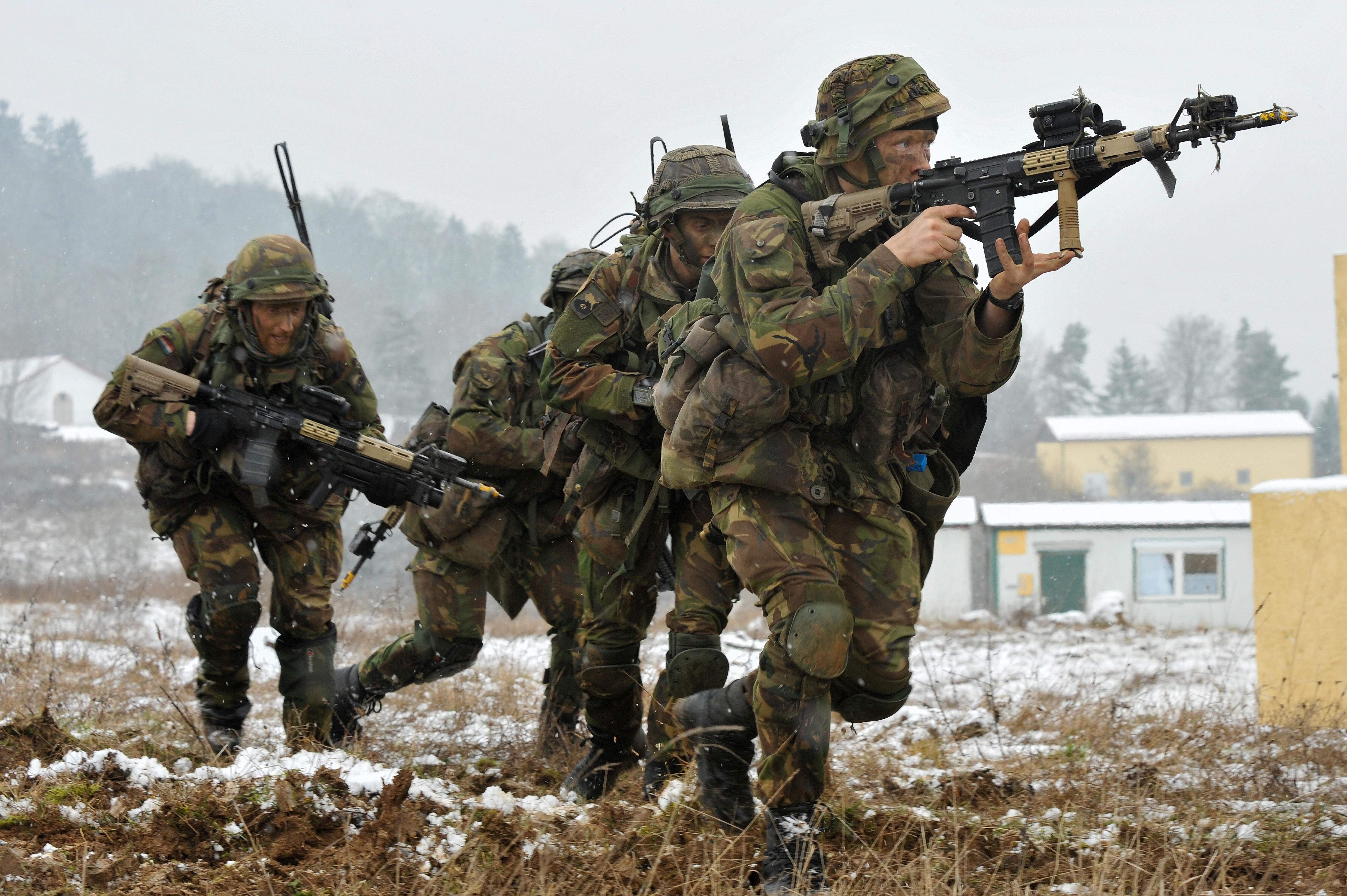 Muere un militar español en Polonia durante unas maniobras de la OTAN con fuego