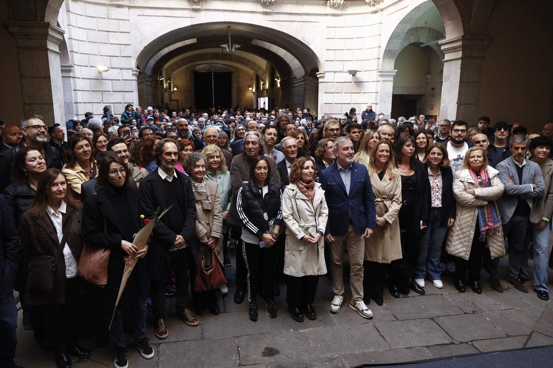 Los autores inician la jornada de Sant Jordi con el desayuno literario de la Virreina