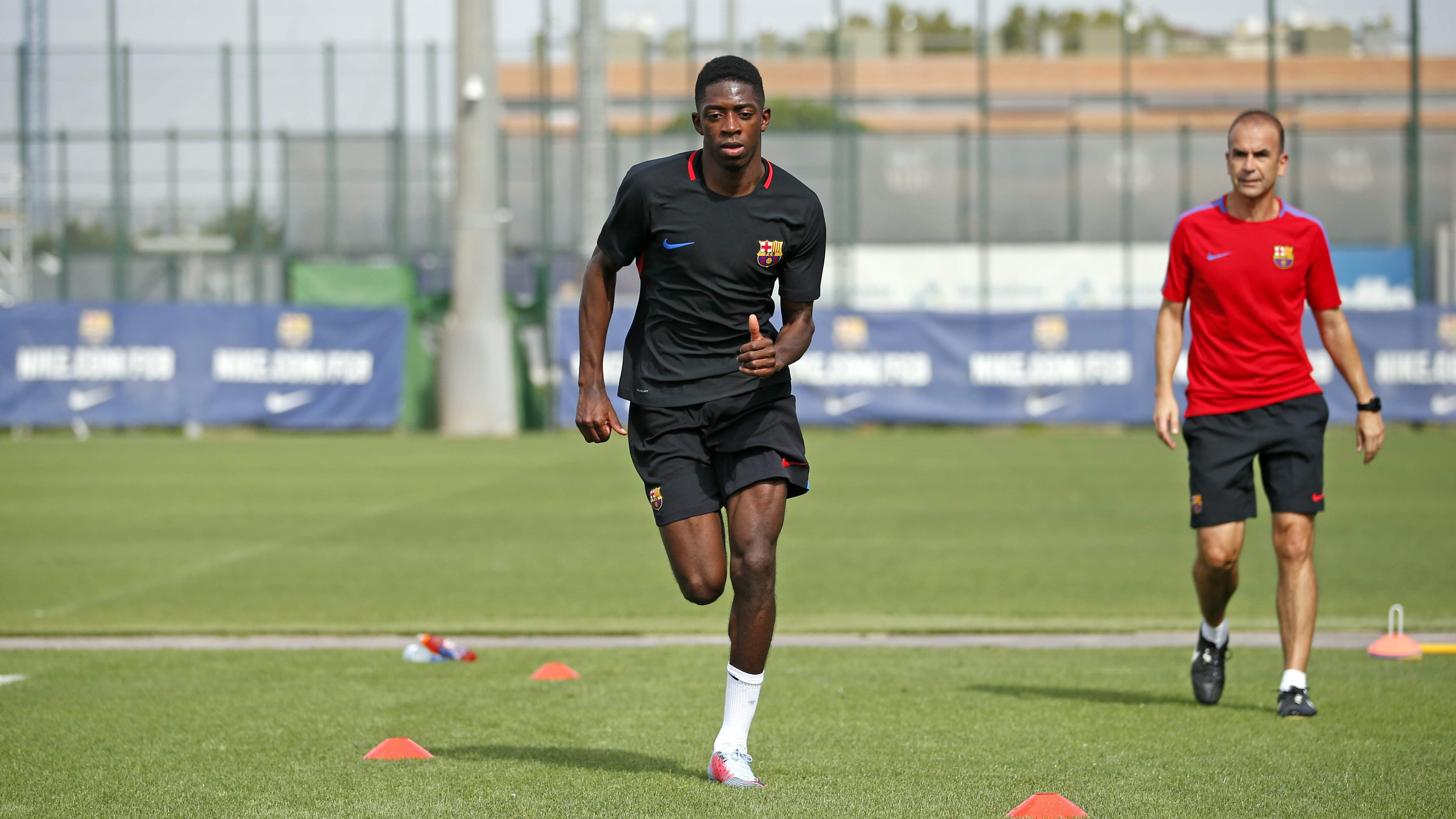 Dembélé completa el primer entrenamiento con el Barça