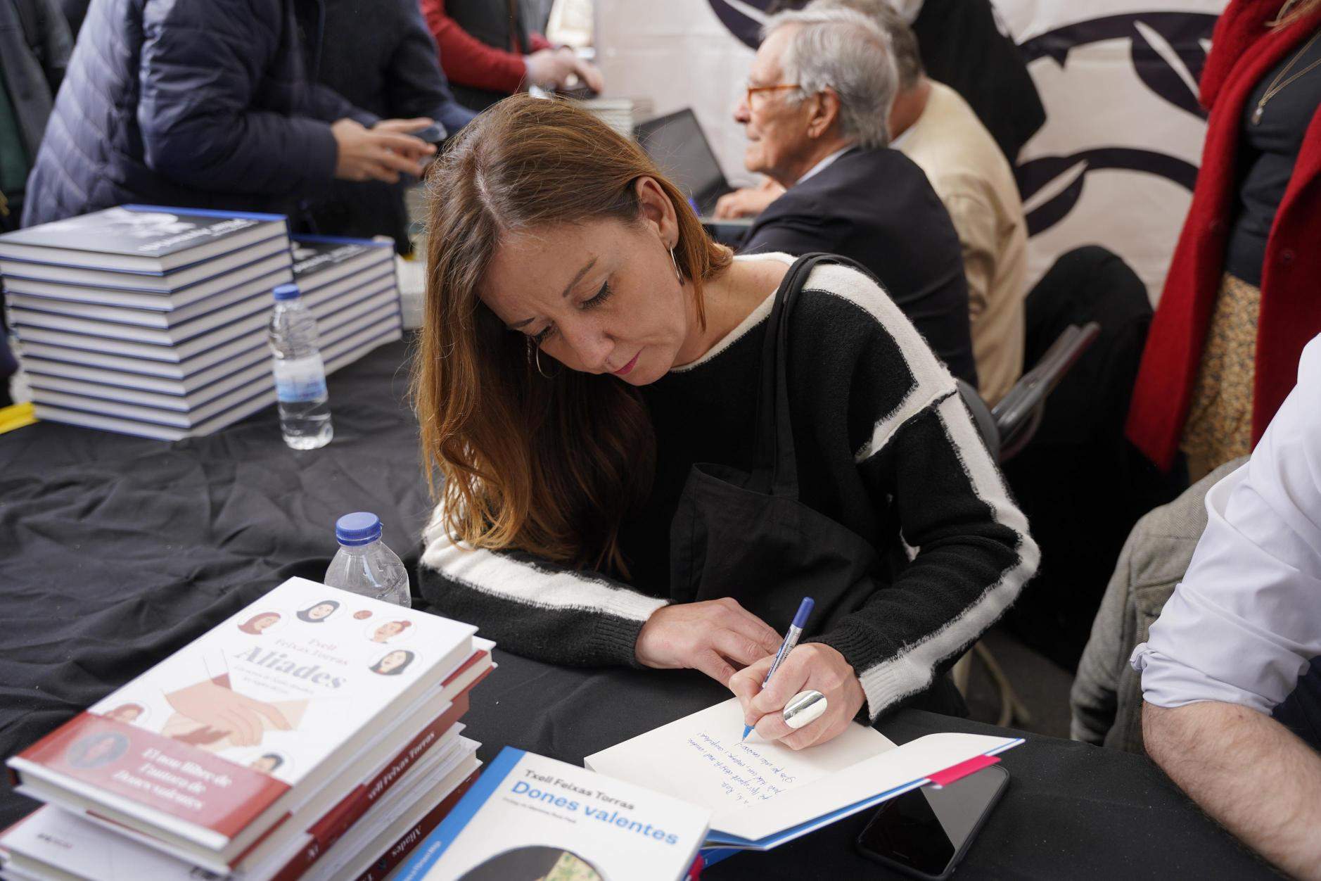 Txell Feixas signatura llibres Sant Jordi Txell Feixas signatura llibres Sant Jordi