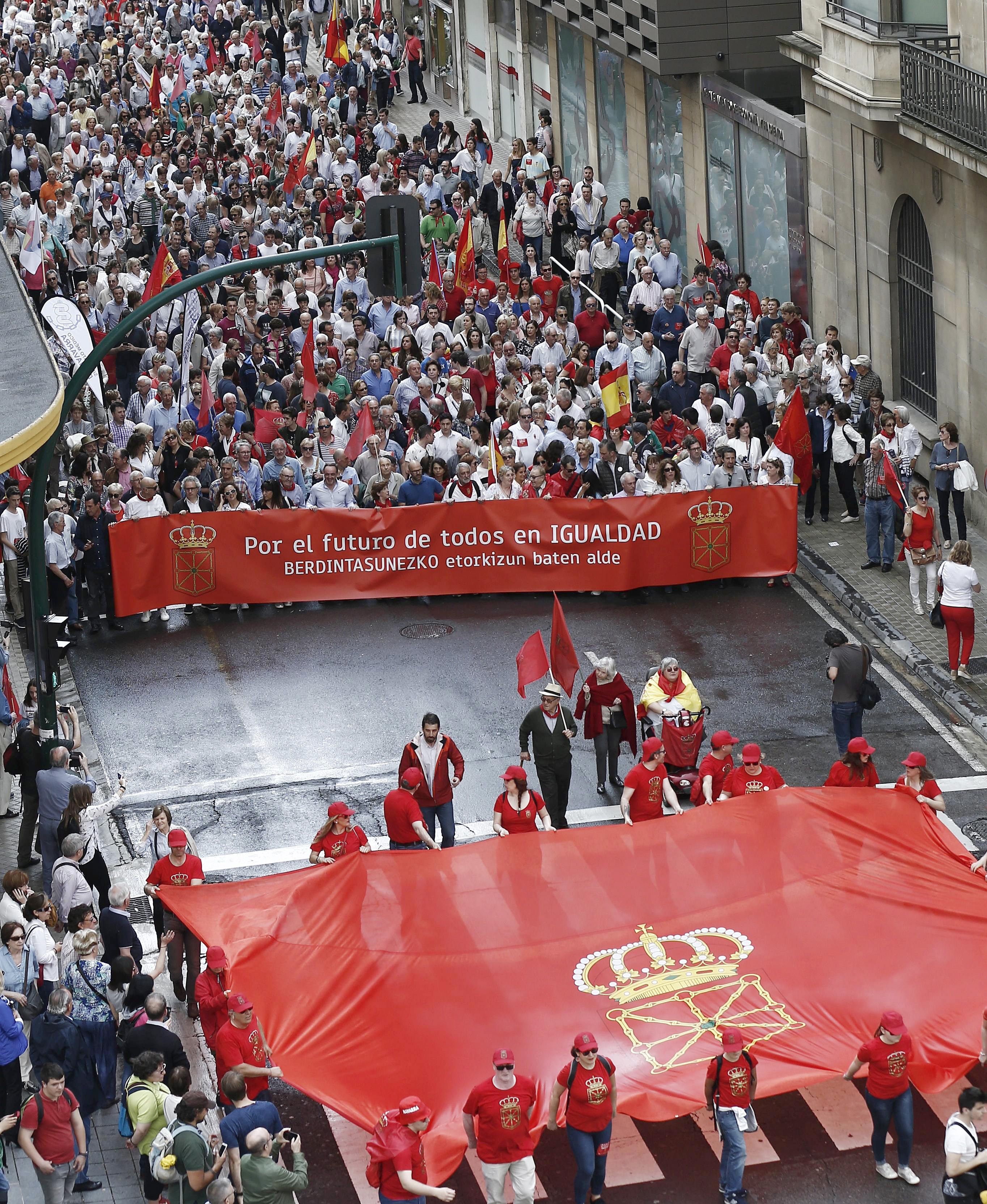 El esperpéntico final de la manifestación contra el euskera en Pamplona