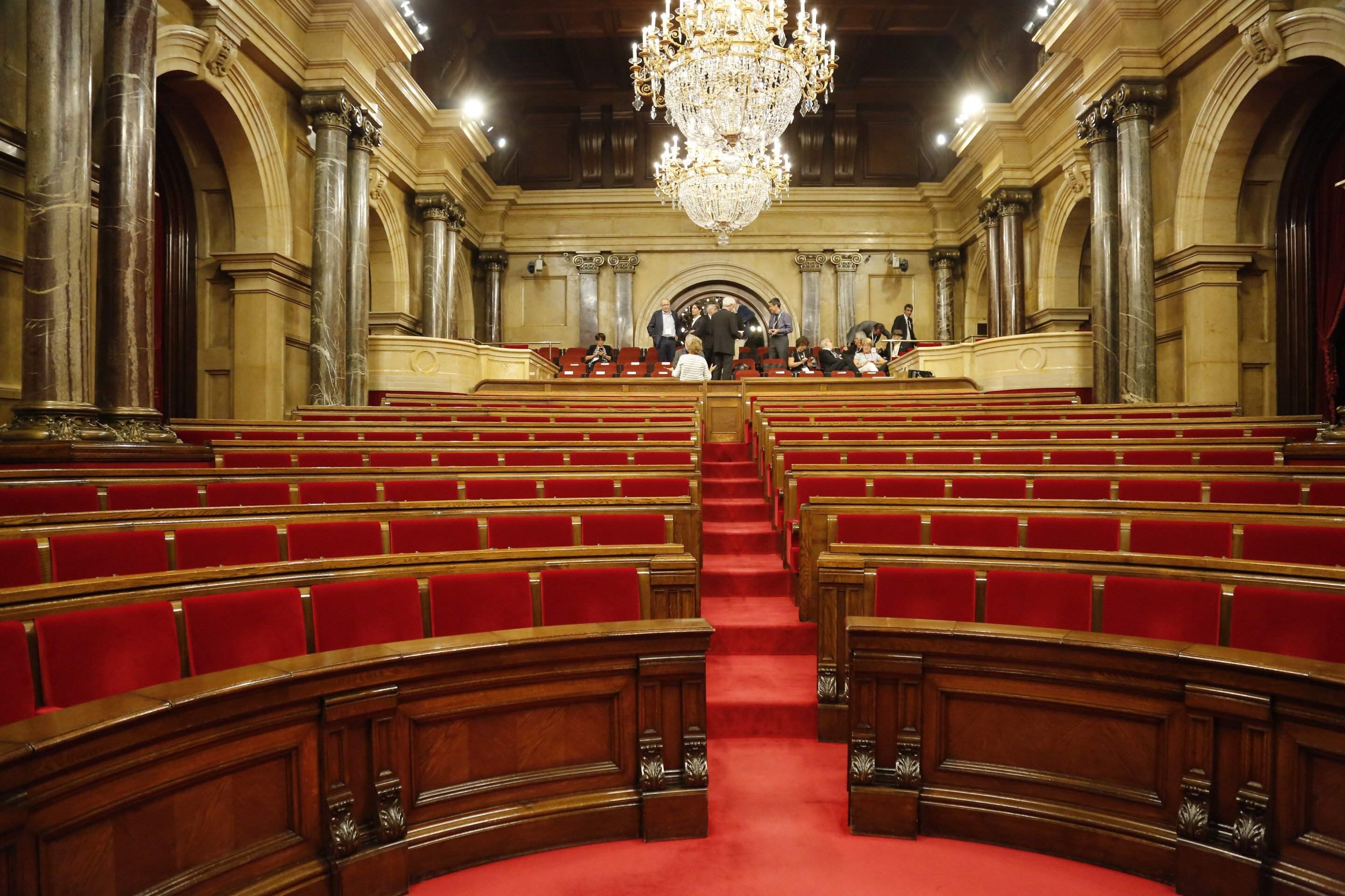El Parlament vol constituir-se amb els 135 diputats a la cambra tot i la Covid