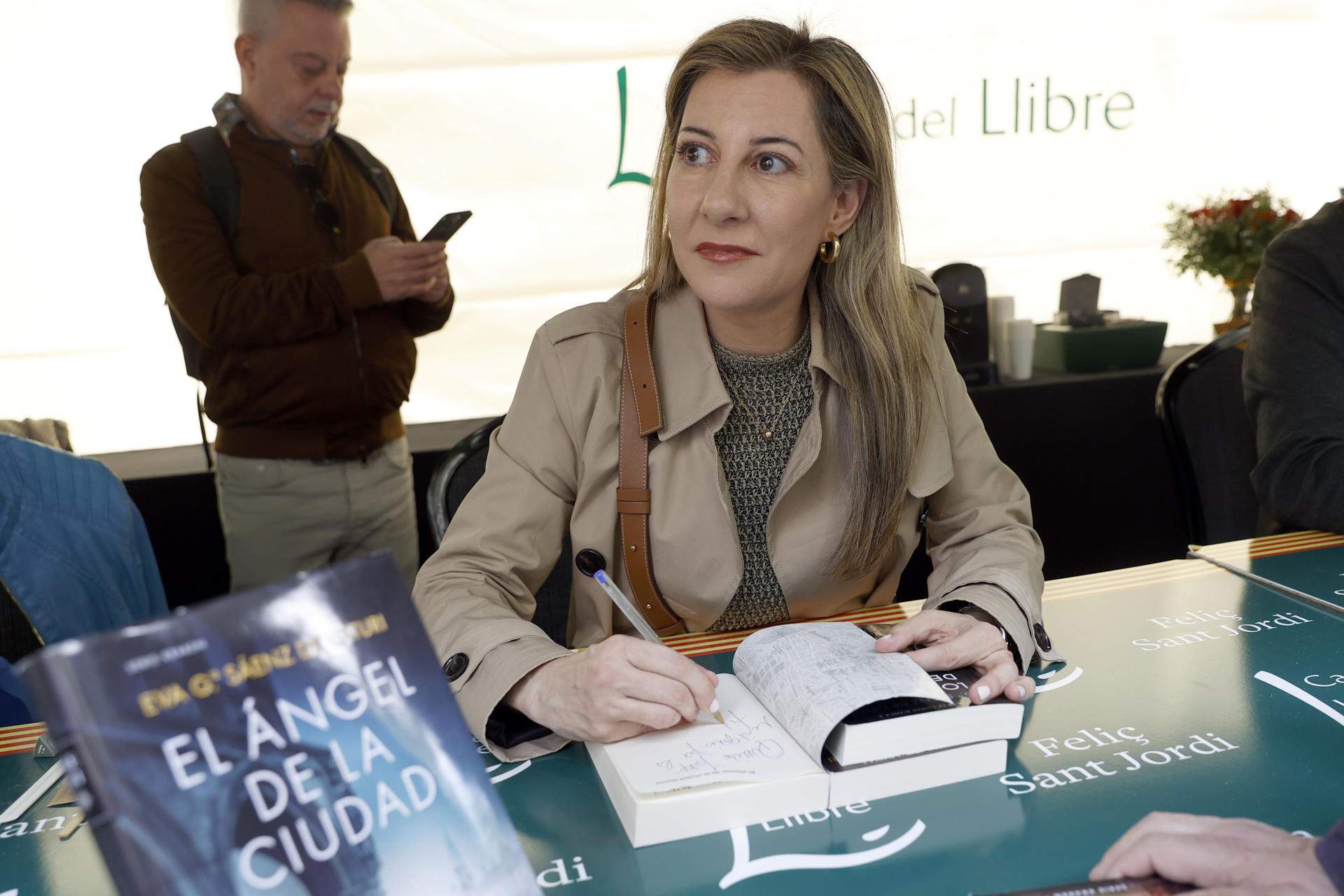 Eva García Sáenz de Urturi diada de Sant Jordi Eva García Sáenz de Urturi diada de Sant Jordi