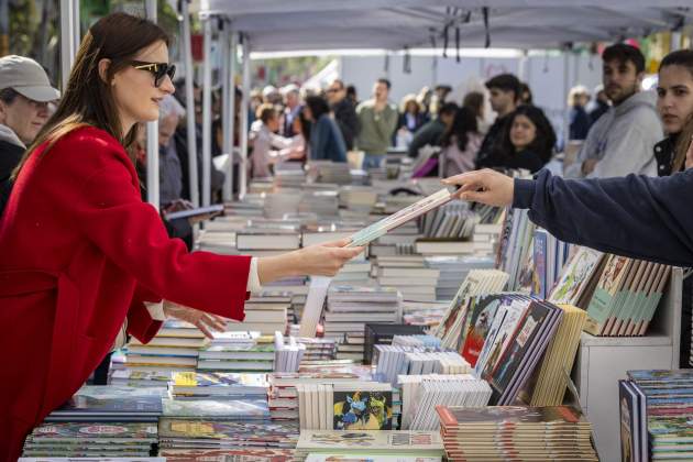 Ambient Sant Jordi 2024 / Foto: Carlos Baglietto Ambient Sant Jordi 2024 / Foto: Carlos Baglietto
