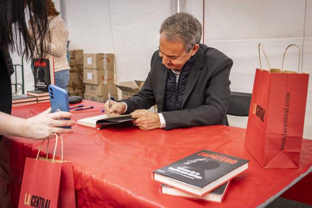zapatero Sant Jordi 2024 / Foto: Carlos Baglietto zapatero Sant Jordi 2024 / Foto: Carlos Baglietto