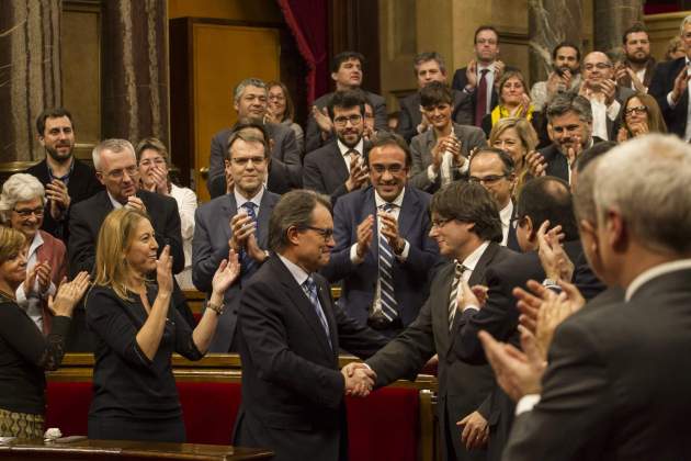 El Parlamento inviste a Carles Puigdemont 130.º Presidente de la Generalitat.