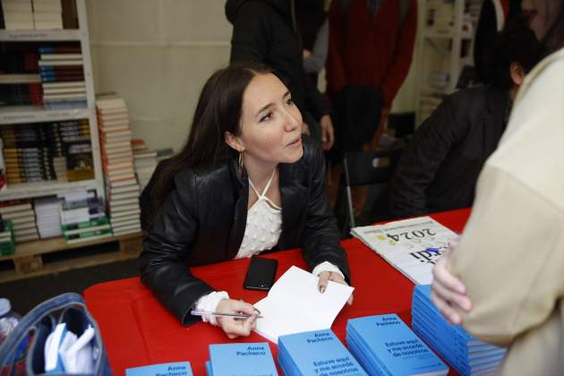 Anna Pacheco Sant Jordi signatures / Europa Press Anna Pacheco Sant Jordi signatures / Europa Press