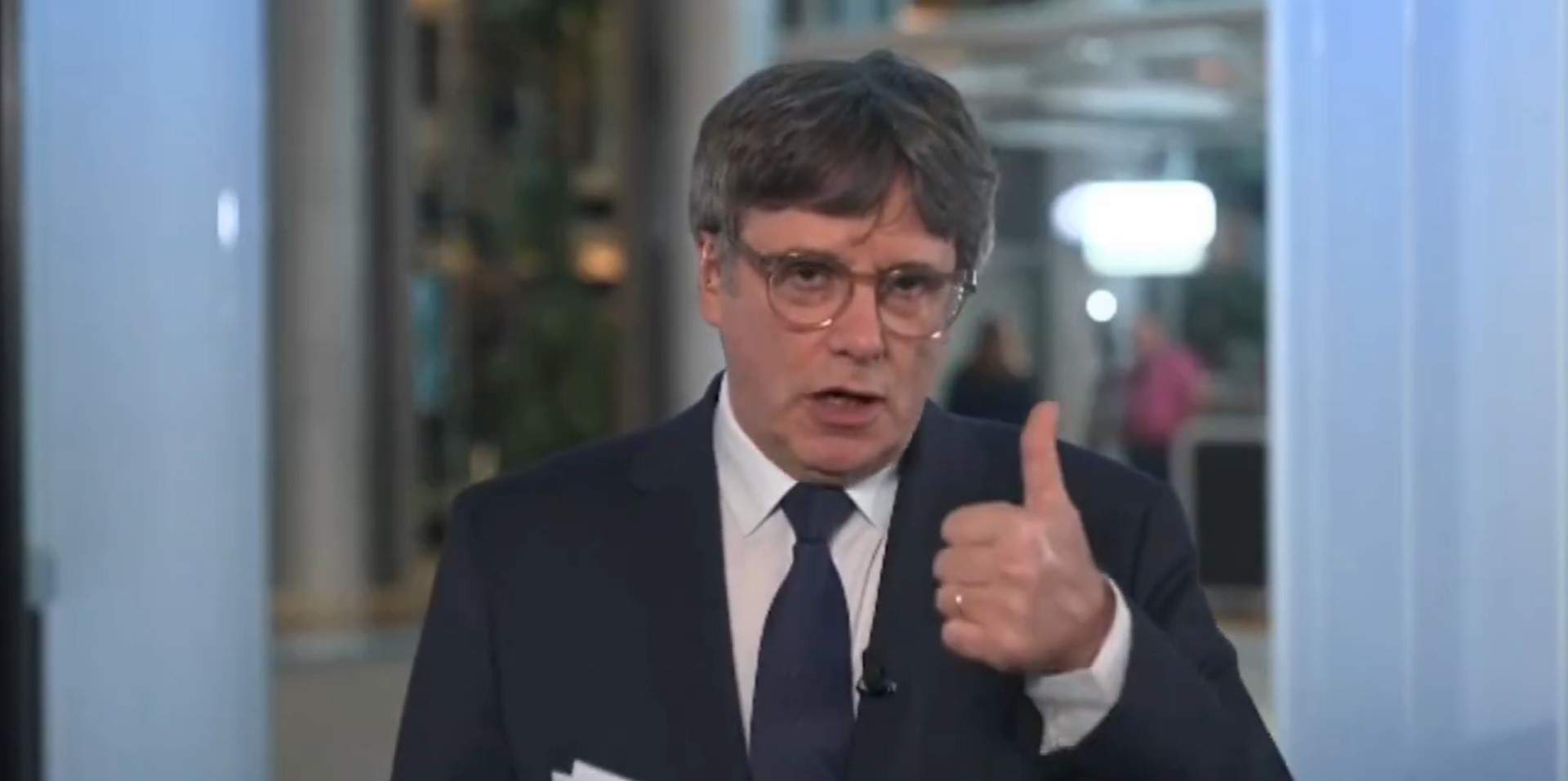 La advertencia de Puigdemont por Sant Jordi: "La lengua se nos puede quedar en las manos"