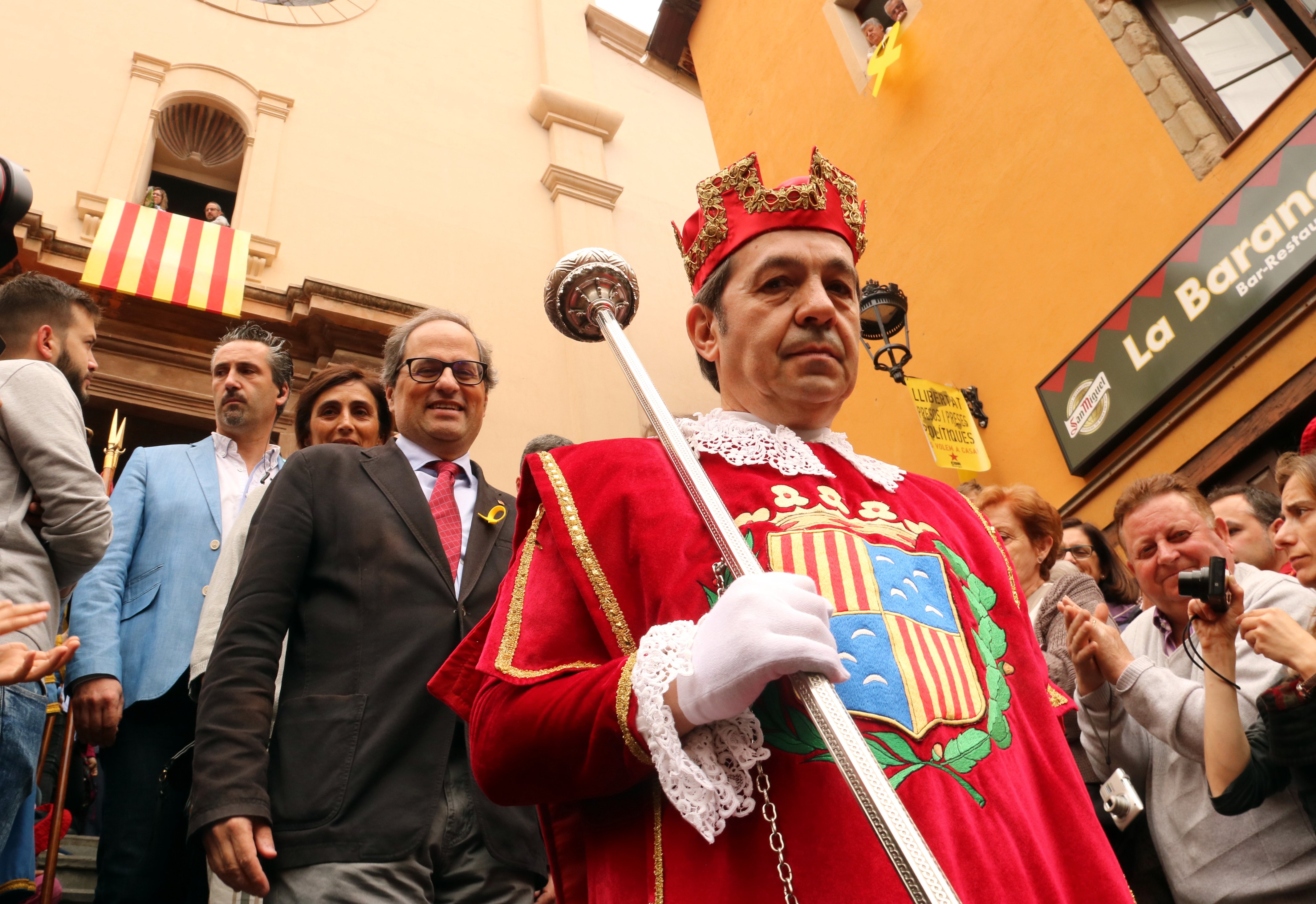 Bany de masses del president Torra a la Patum