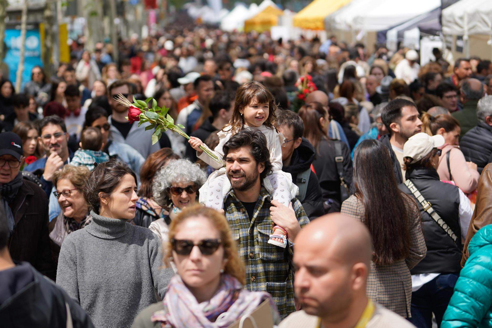 The best images of Sant Jordi 2024