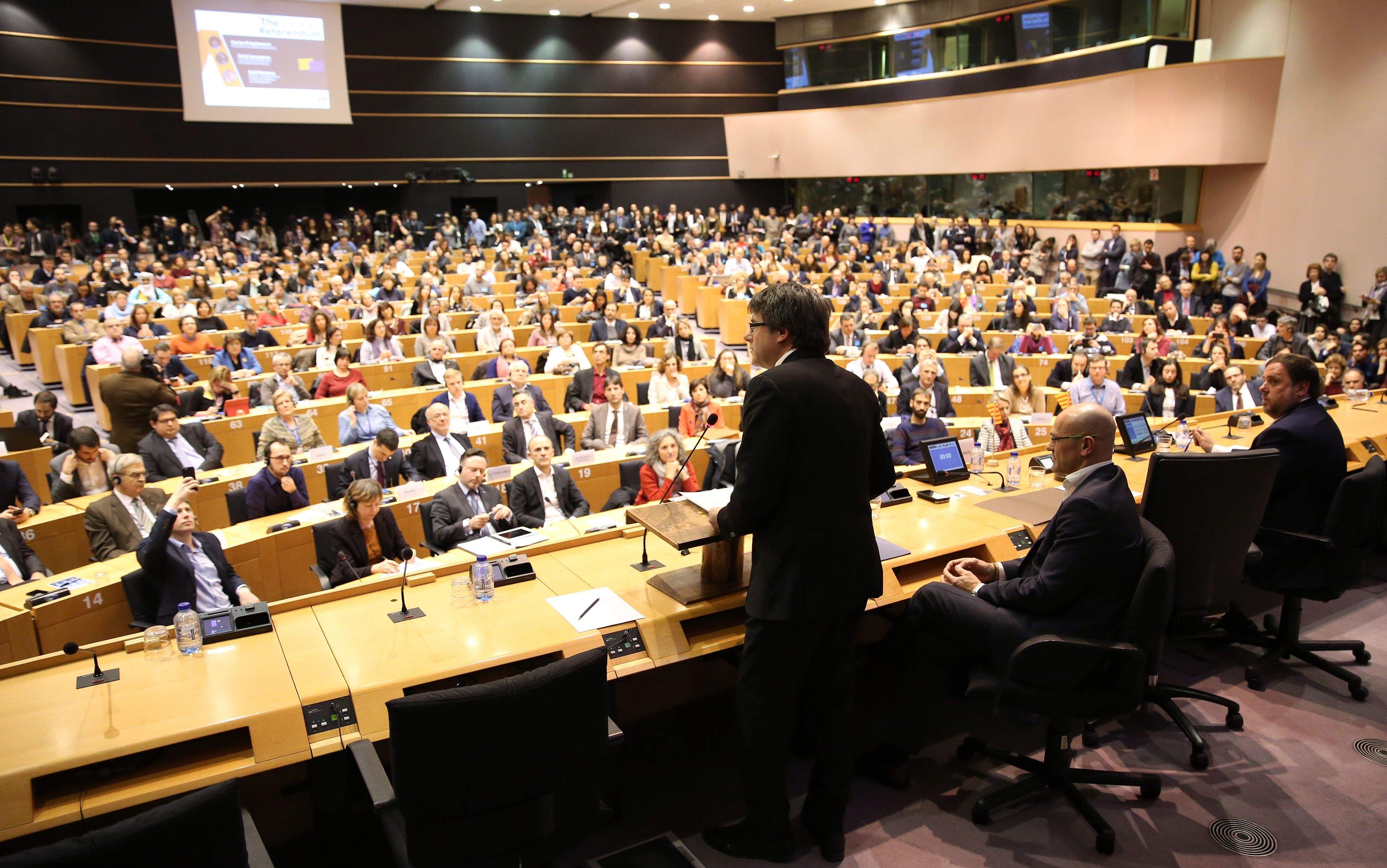 Puigdemont no puede ser detenido en la Eurocámara pero Tajani puede impedir su acto