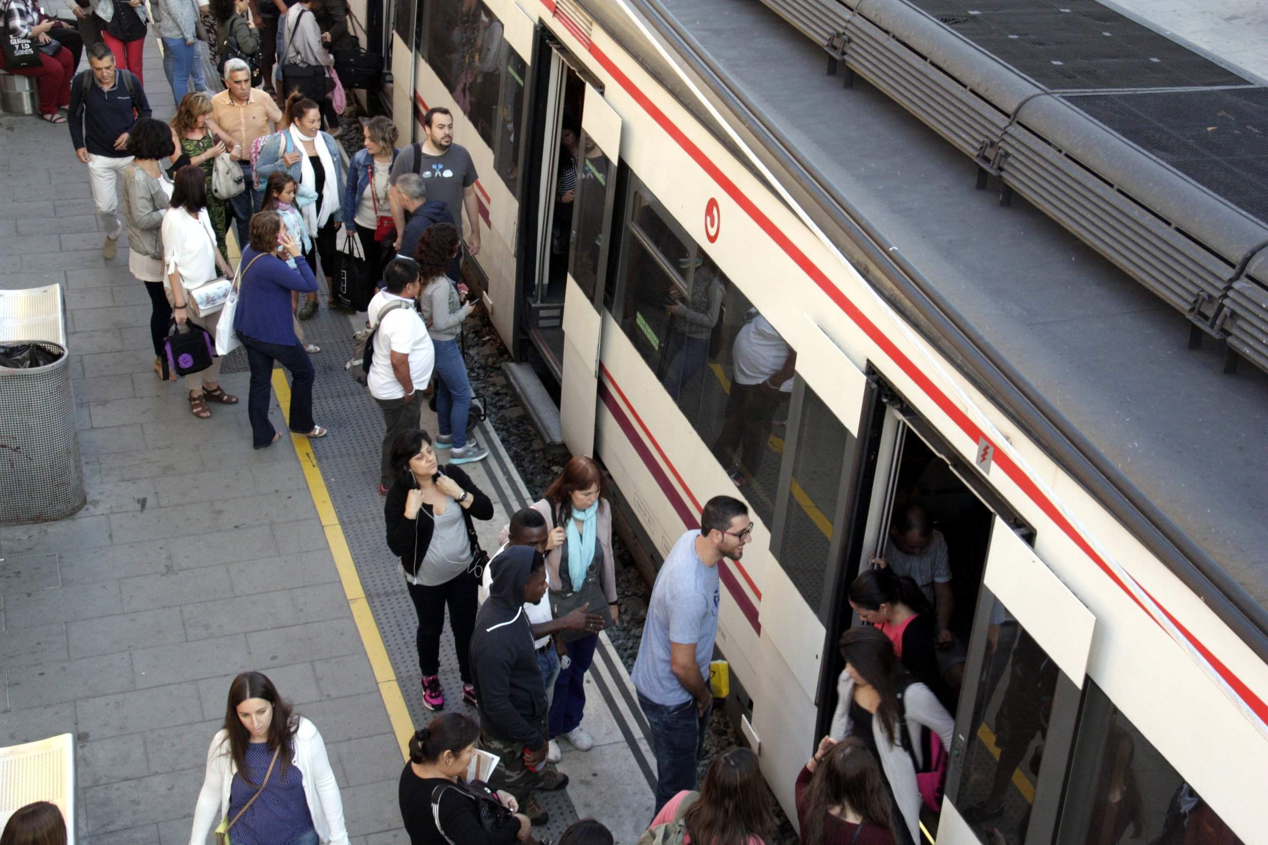 Nou robatori de cable en mig del caos de Rodalies: afectacions a la línia ferroviària Lleida-Barcelona