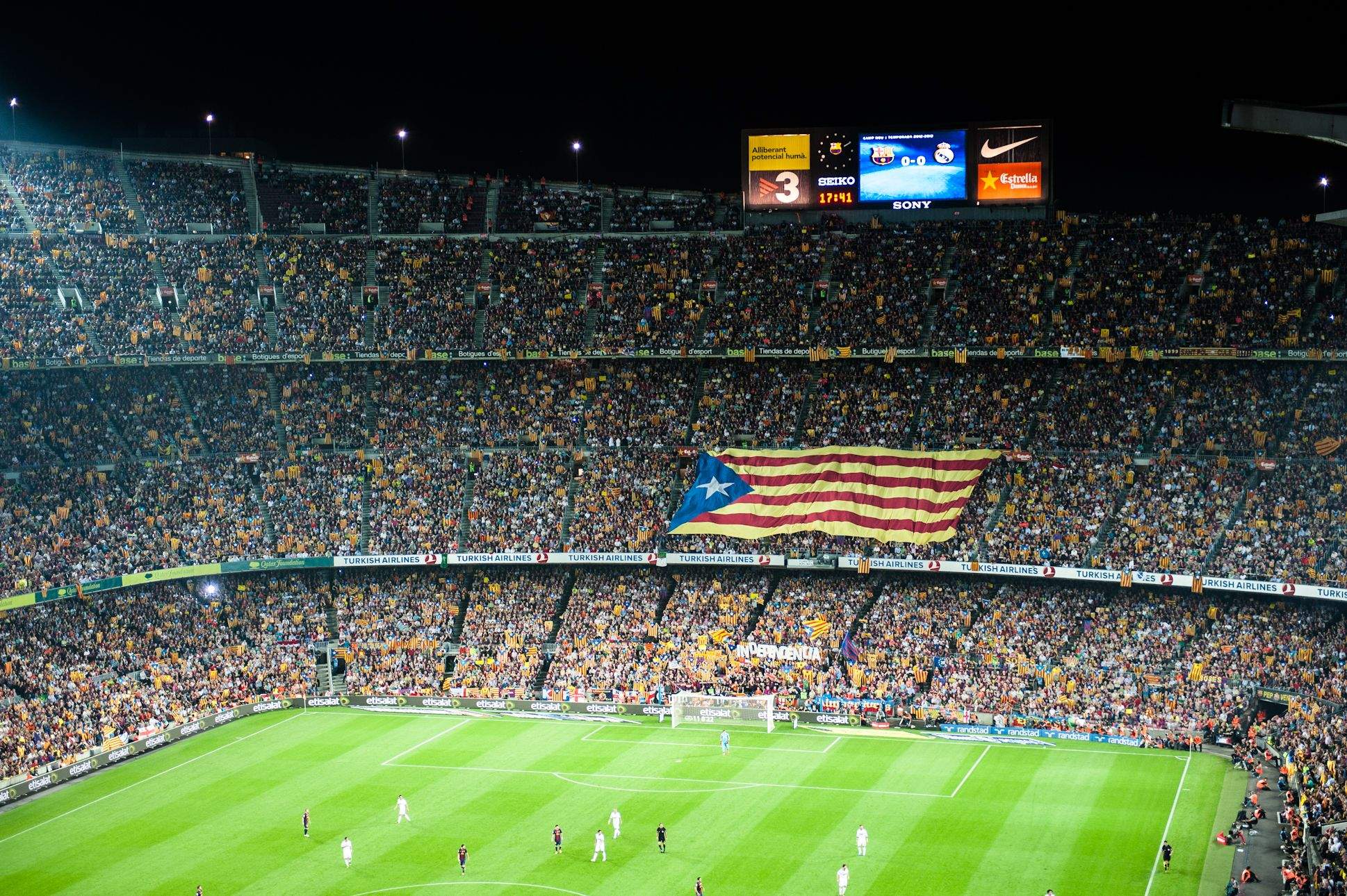 30.000 estelades en el Camp Nou contra la UEFA