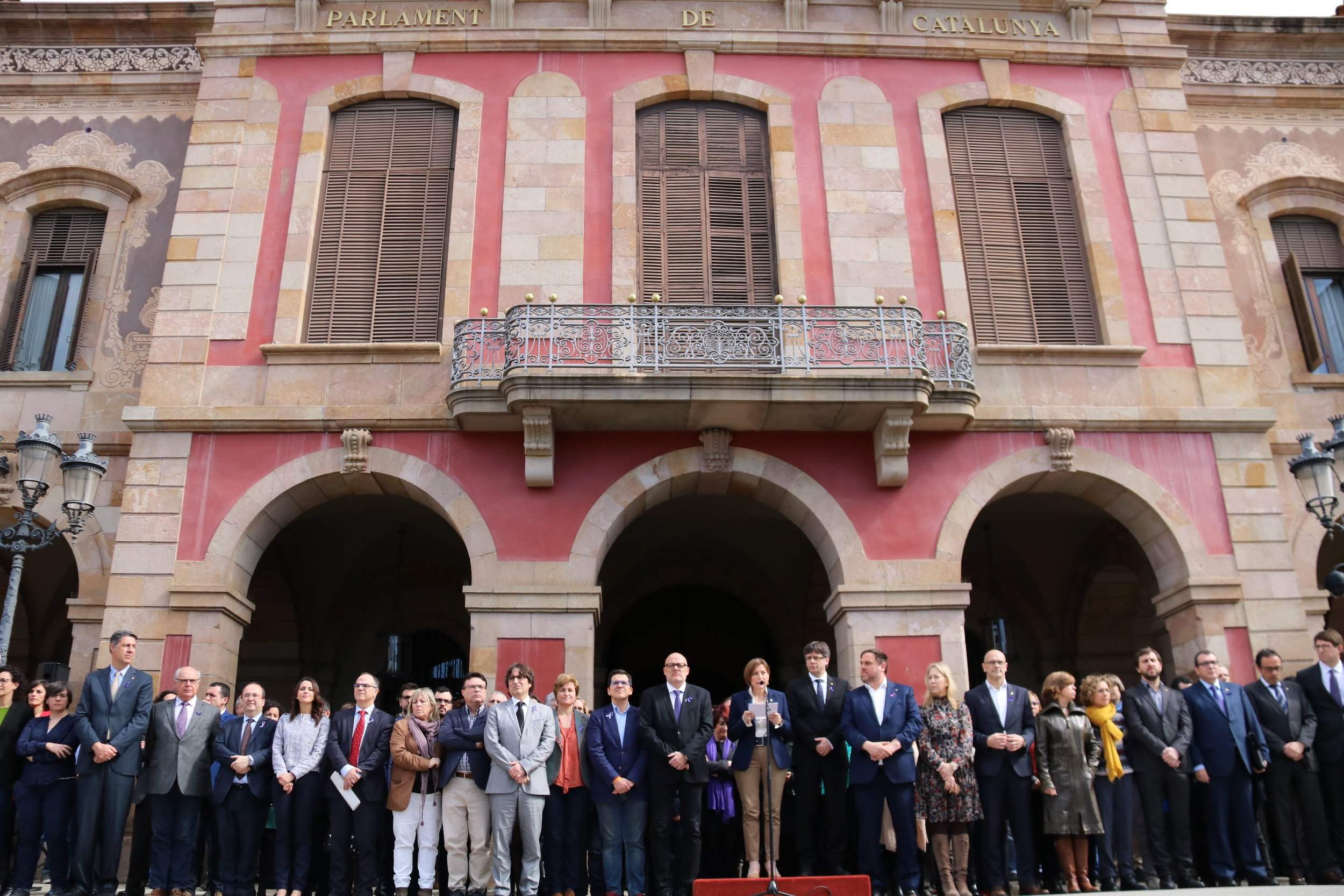 El ple s’atura per commemorar el dia de la dona