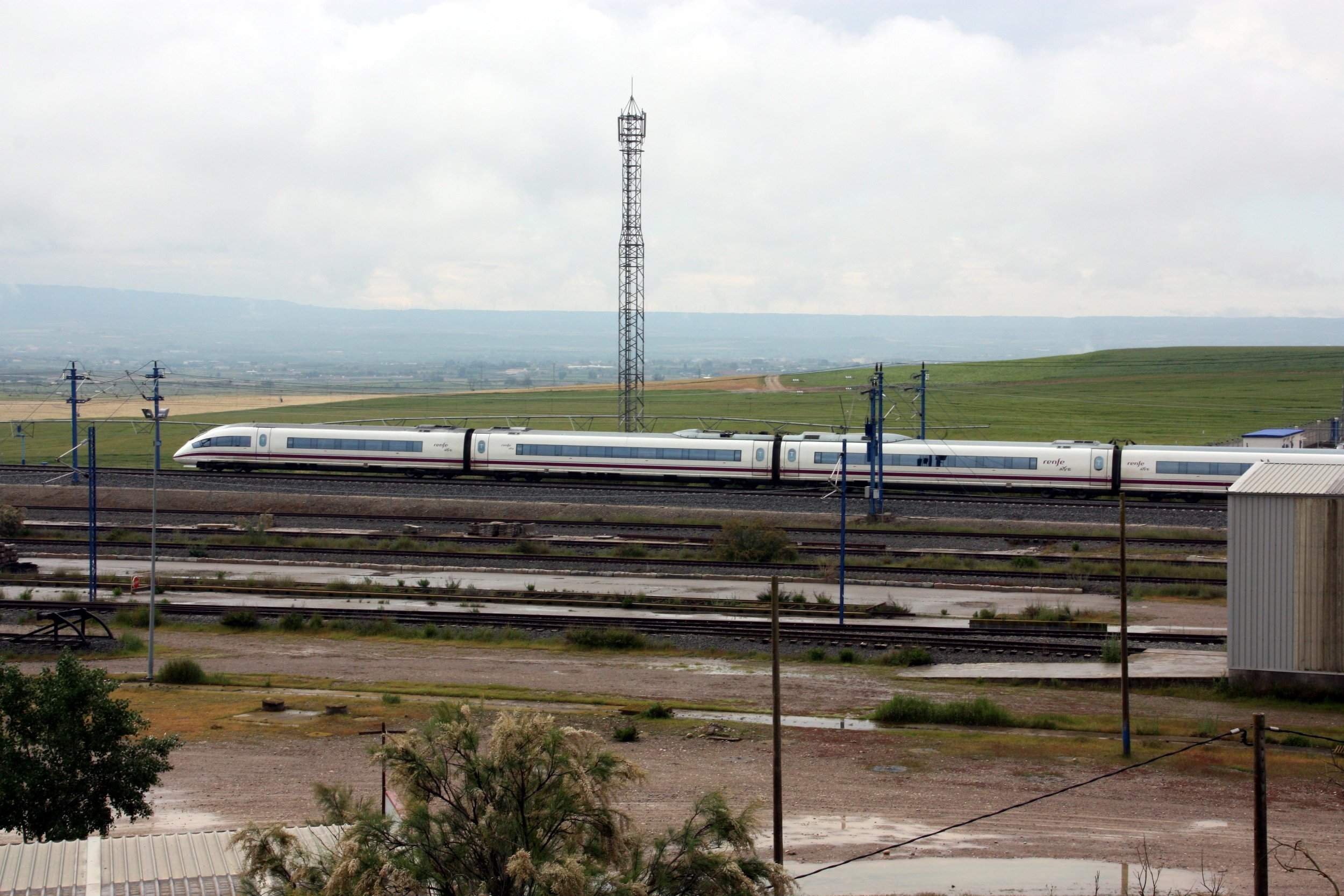 El Ministerio construye una estación de AVE en un pueblo de Lugo donde no pararán trenes