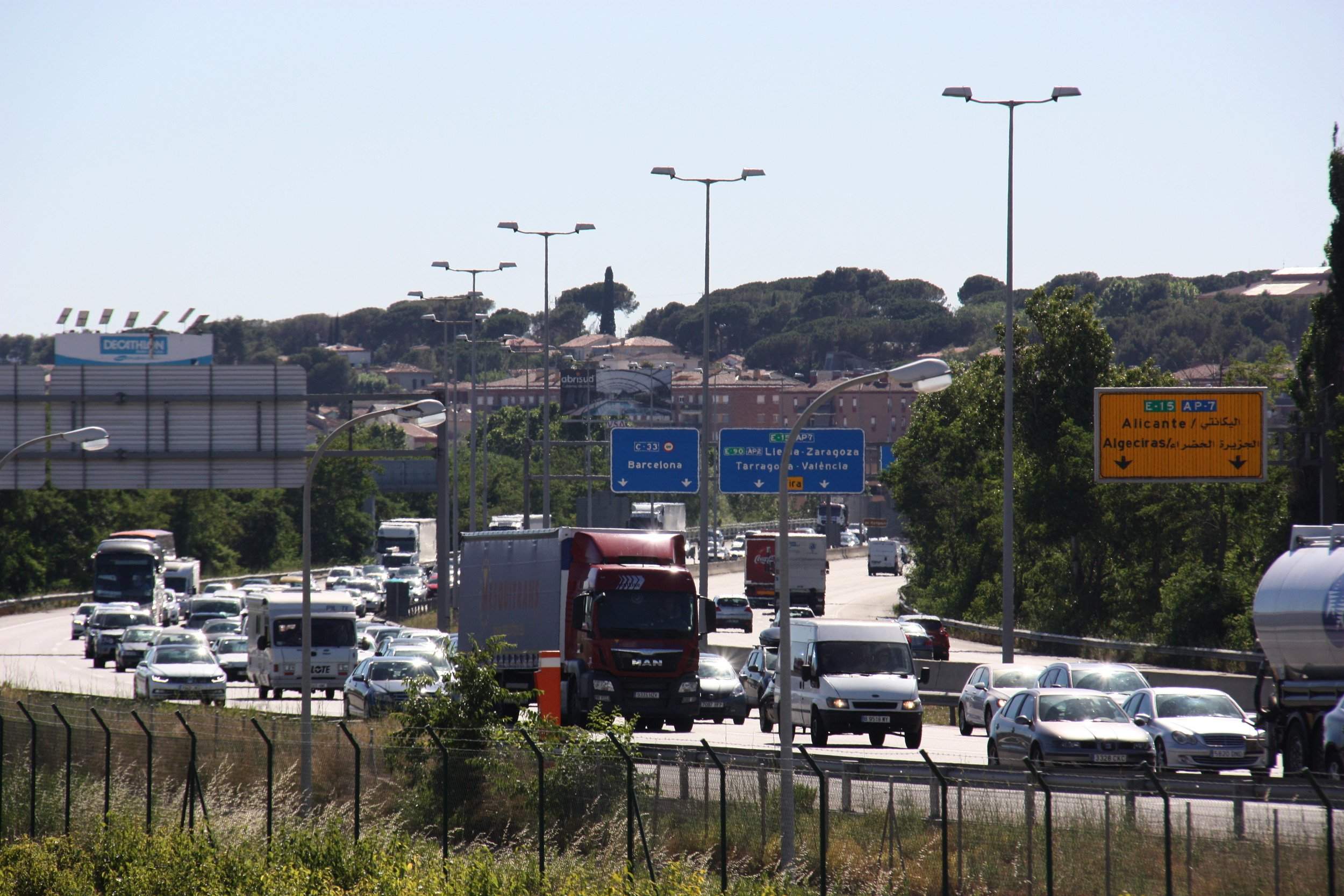 410.000 vehicles surten avui de Setmana Santa