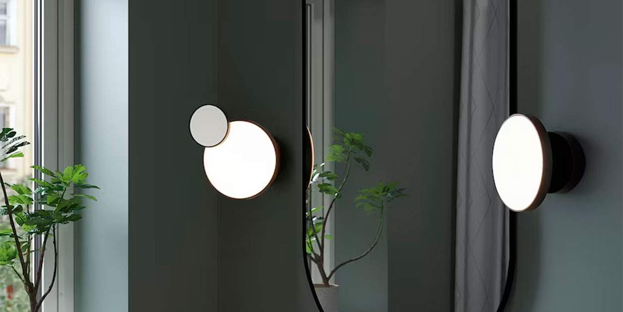 Ikea crea un llum de paret en estil art déco amb un mirall de posar i treure i una bombeta LED
